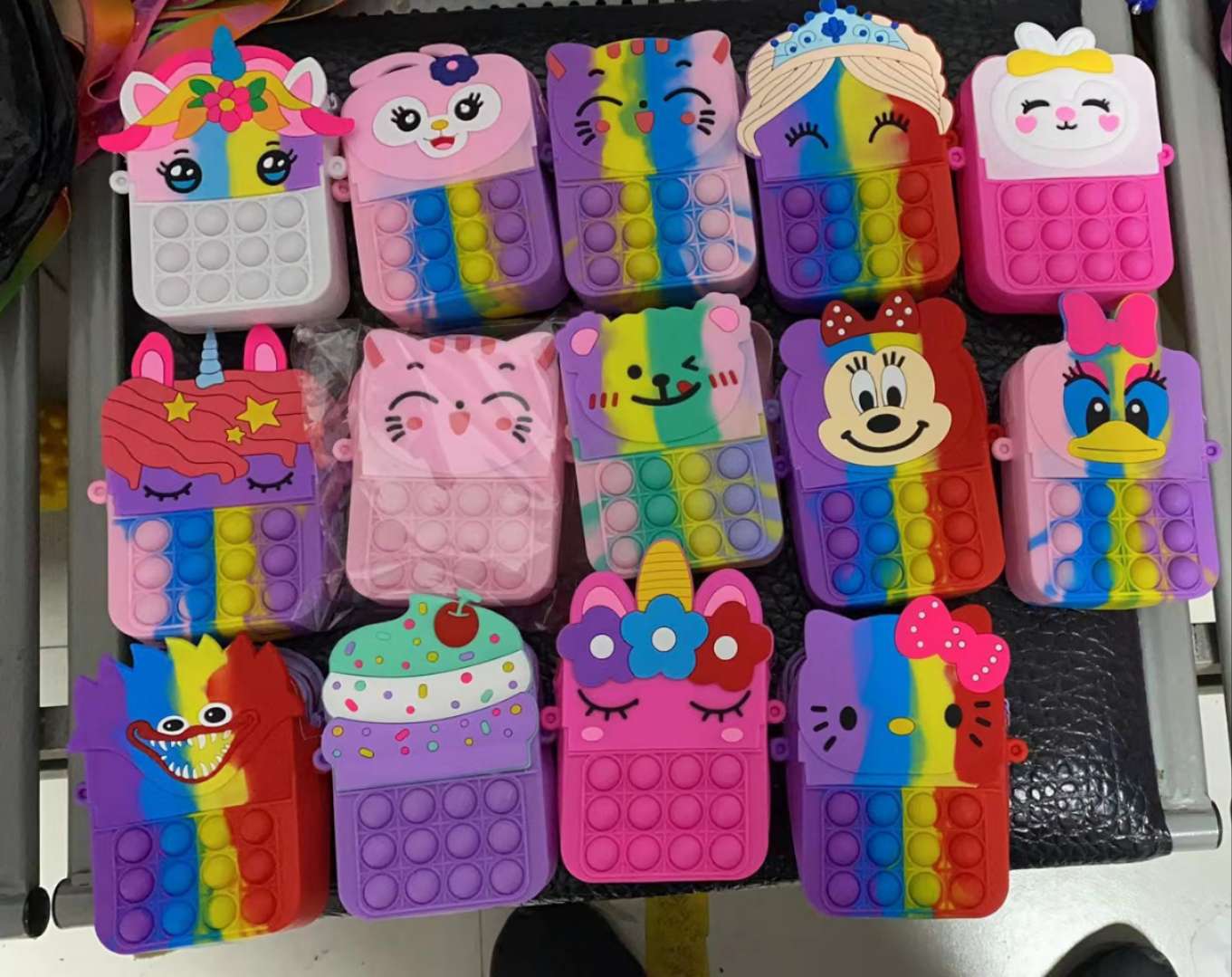 益 智 塑 料玩具 发光 地摊 玩具  创意 新 款儿 童玩具