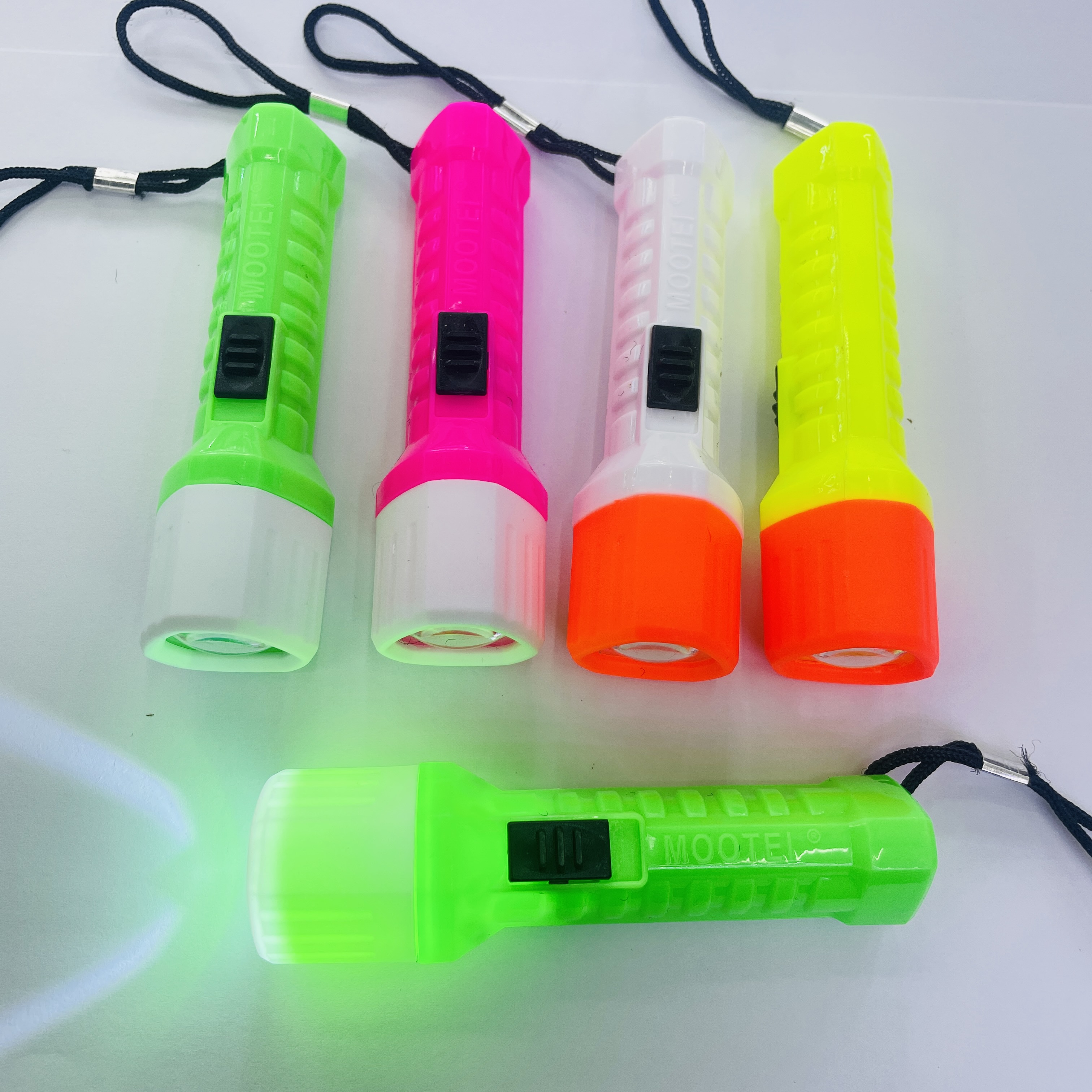 塑料小手电筒强光电筒照明灯LED批发实用小家电小礼品详情8