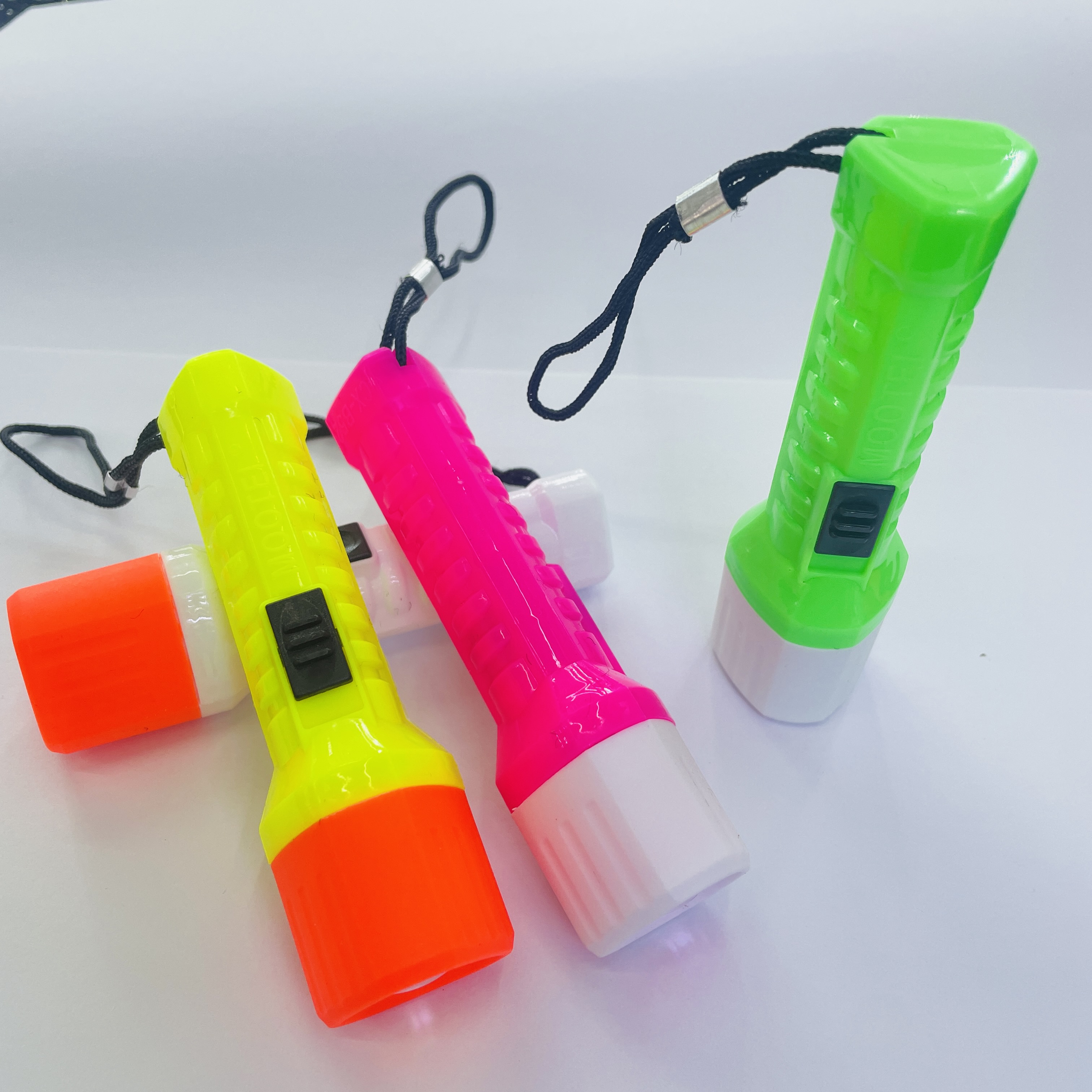 塑料小手电筒强光电筒照明灯LED批发实用小家电小礼品详情5