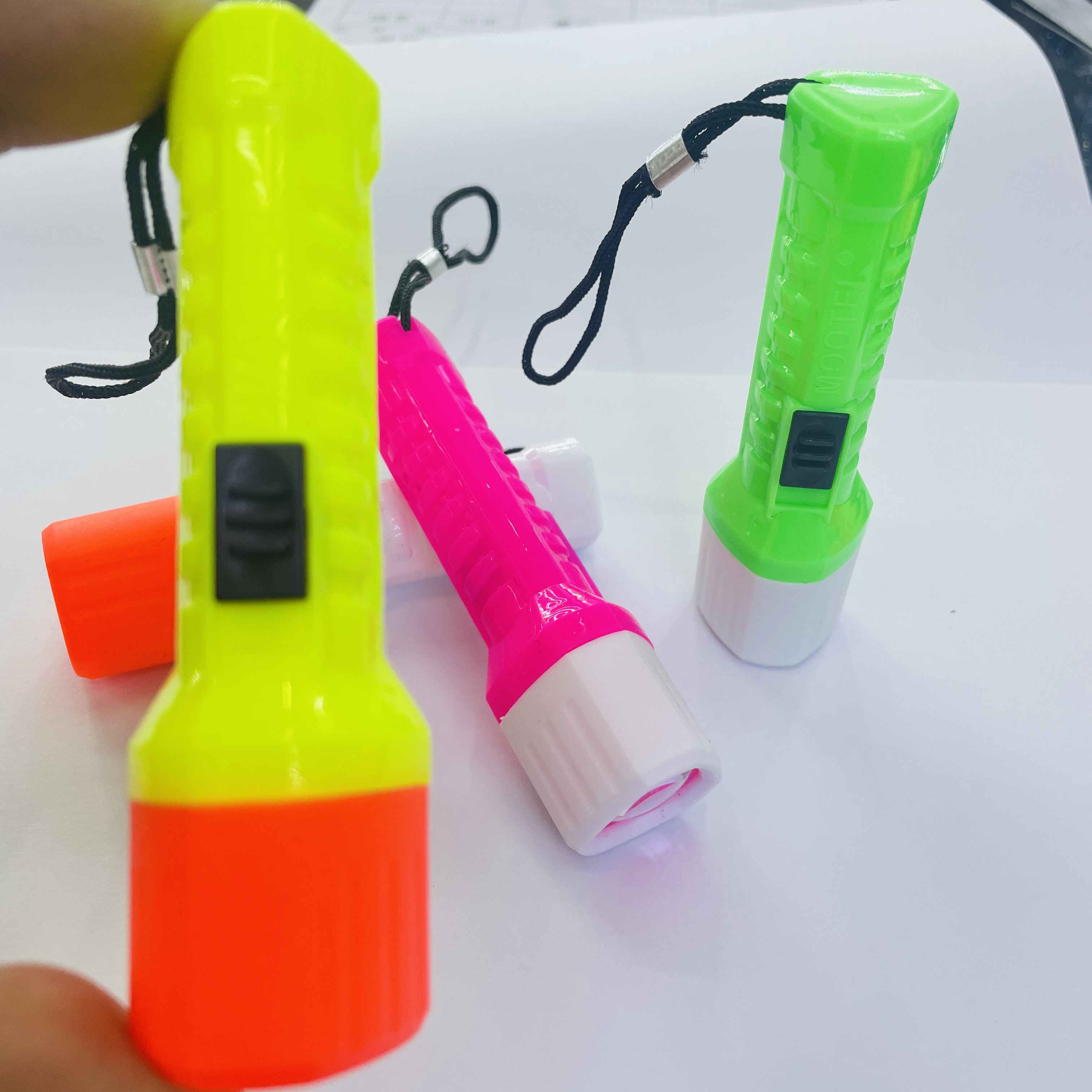 塑料小手电筒强光电筒照明灯LED批发实用小家电小礼品详情7