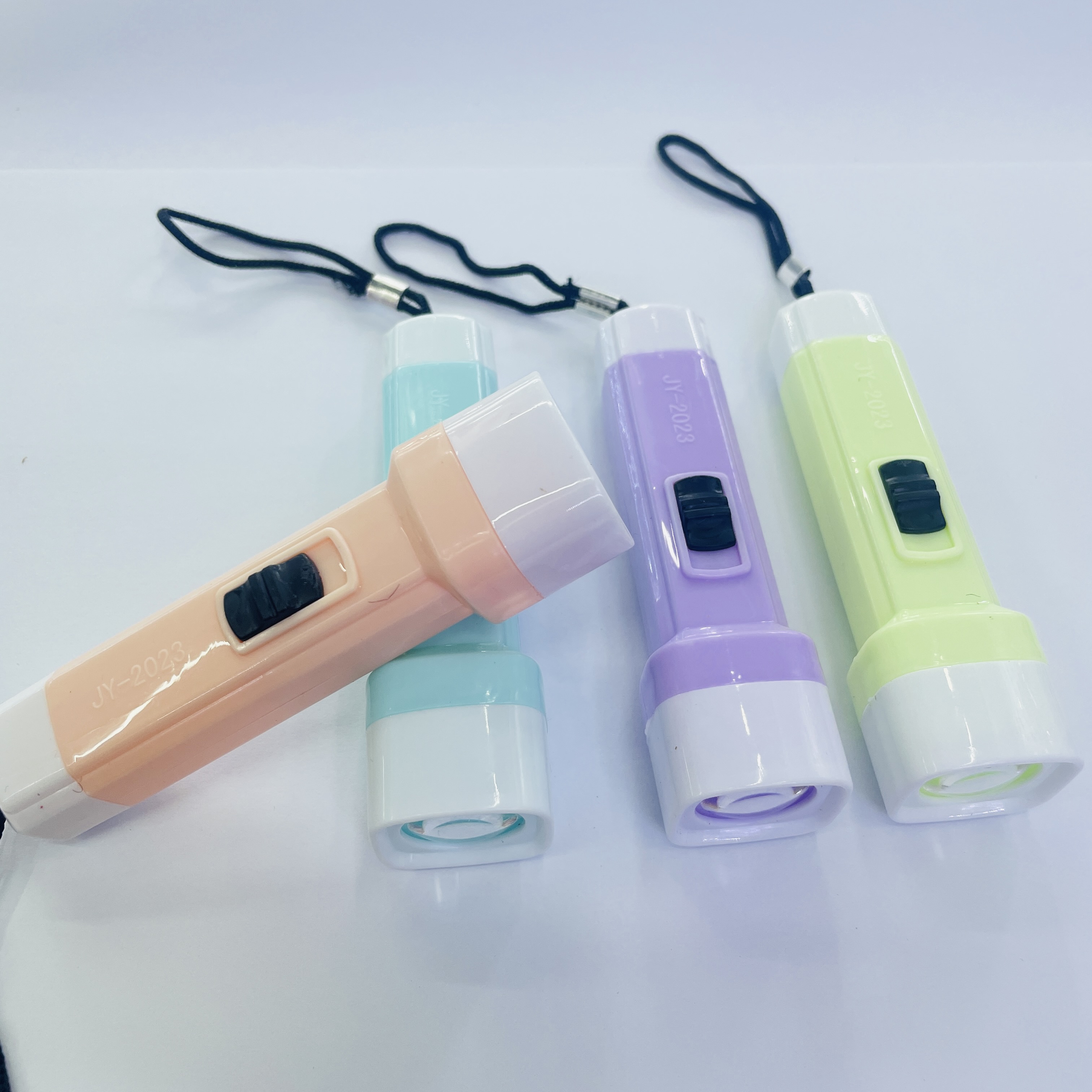 塑料玩具小手电筒强光电筒照明灯LED批发实用小家电小礼品详情图2