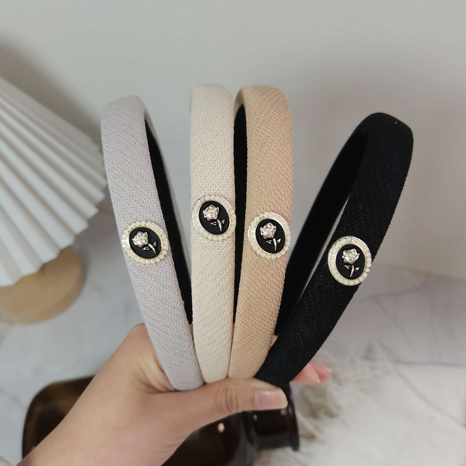 Sponge Pearl Wide Edge Headband Korean Version Of The New Increase Cranial Top Headband High-Grade Sense Fashion Headband Item Picture
