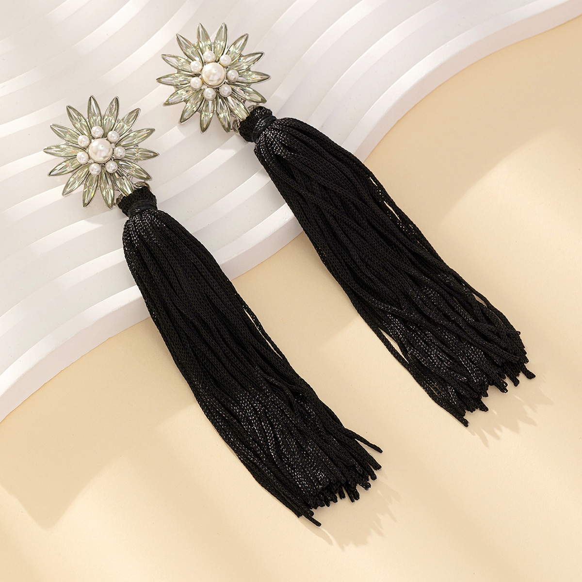 Hand-woven tassel vintage ethnic earrings: a traditional craft. Vintage ear 601 combined with modern design thumbnail