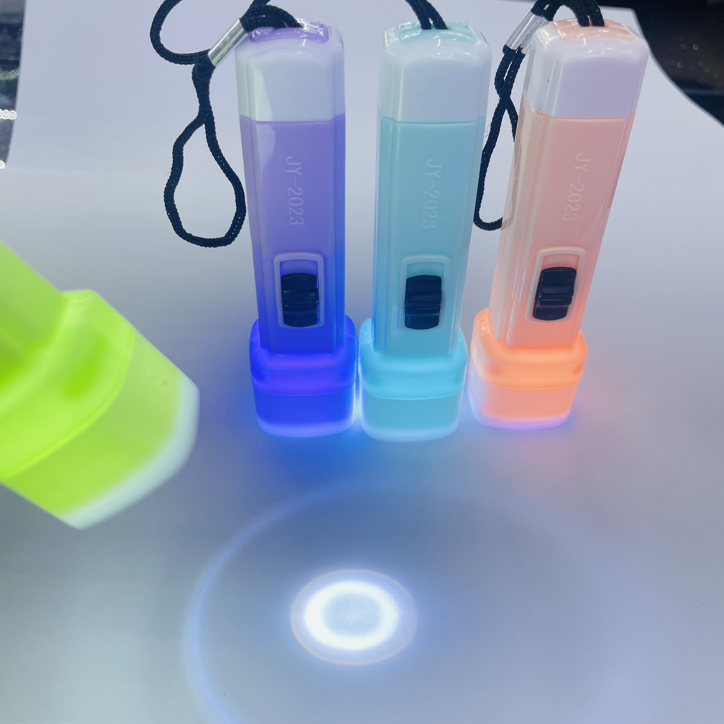 塑料玩具小手电筒强光电筒照明灯LED批发实用小家电小礼品详情图3