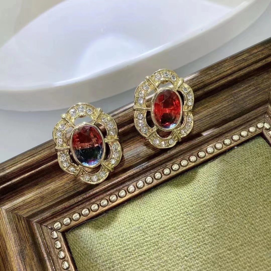 Korean Retro In The Ancient Style Playful Color Department Royal Sister Fan Characteristic Temperament Earrings Fate Season Application Scenario