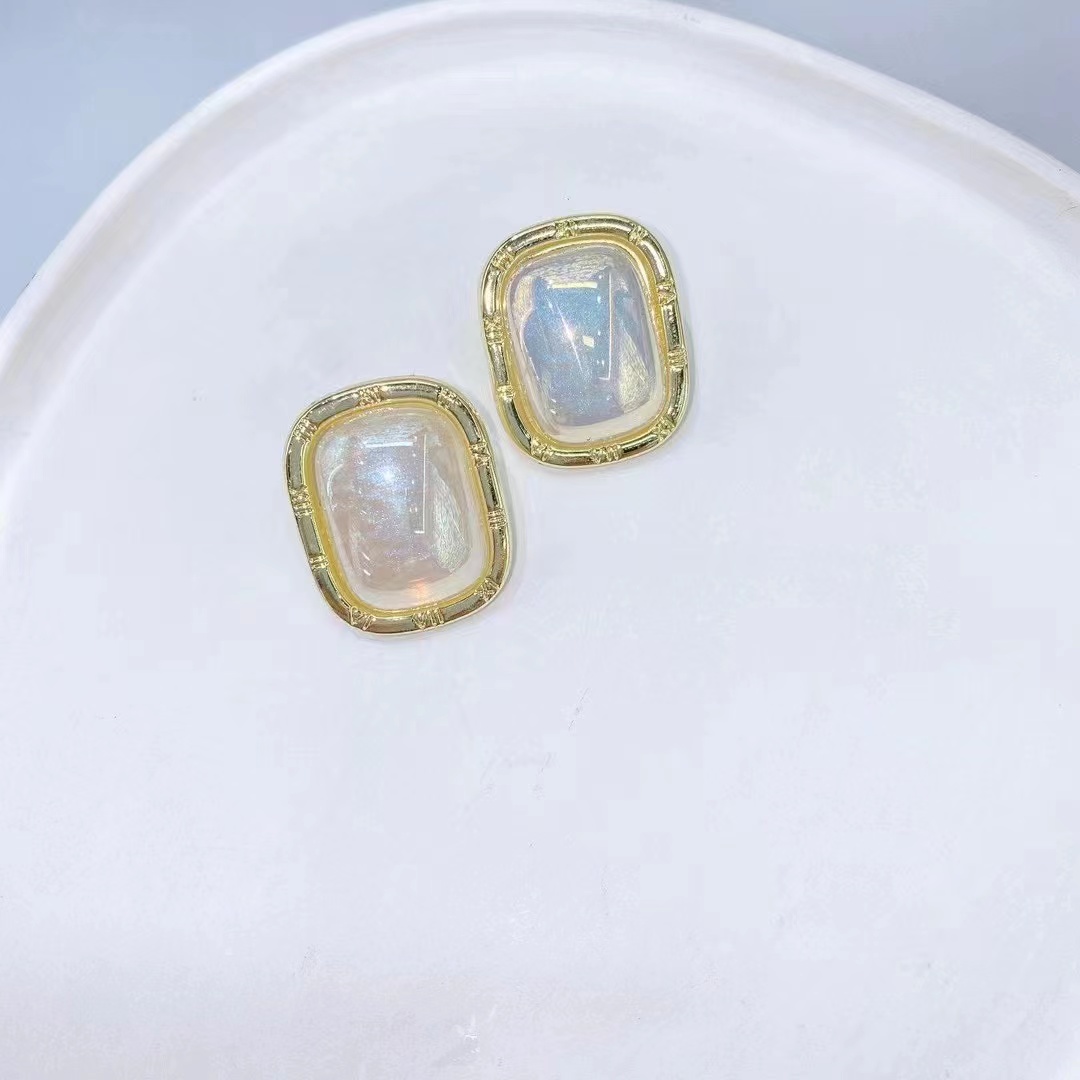 Korean Style Retro Atmosphere Hepburn Series Pearl Characteristic Temperament Earrings Fate Season