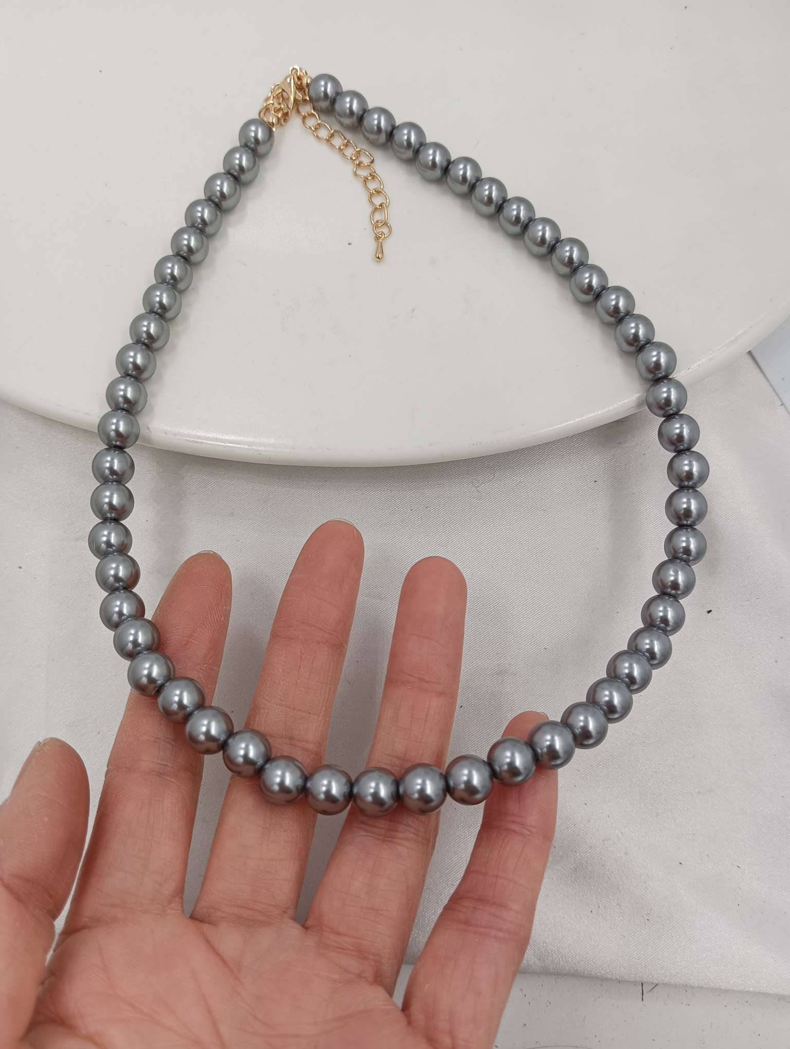 Fine Grey Pearl Necklace details Picture