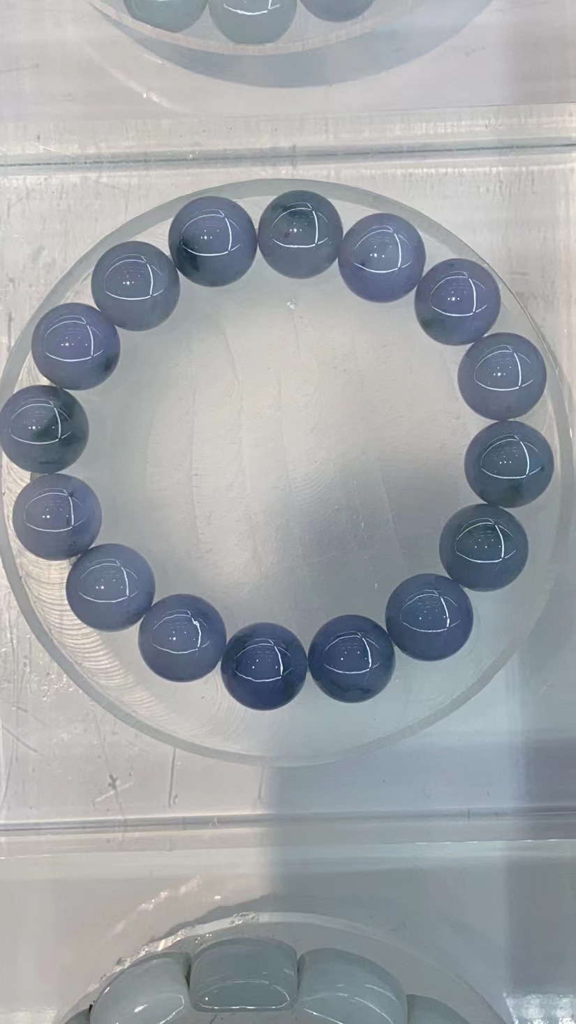 2023紫手镯翡翠玉高冰种戒面满色帝王绿裸石18K金搭配小碎钻镶嵌女翡翠玉高冰种戒面满色帝王绿裸石18K金搭配小碎钻镶嵌详情1