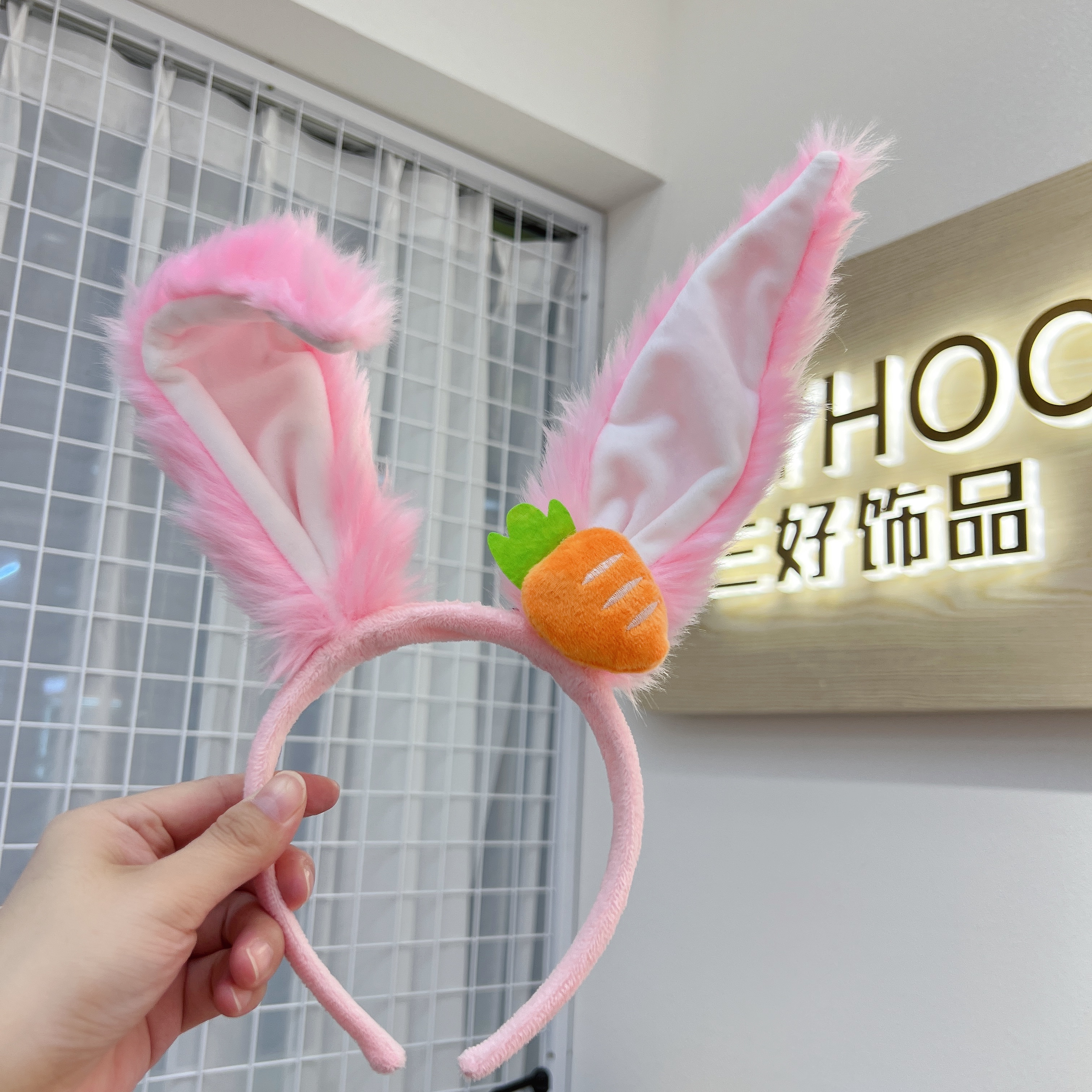 Bright silk cat ear hairband is a versatile travel accessory for children. It's a cute and exclusive accessory for kids. 66 Specification image
