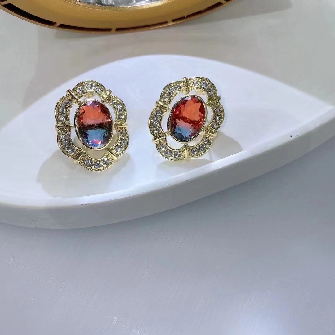Korean Retro In The Ancient Style Playful Color Department Royal Sister Fan Characteristic Temperament Earrings Fate Season Specification drawing