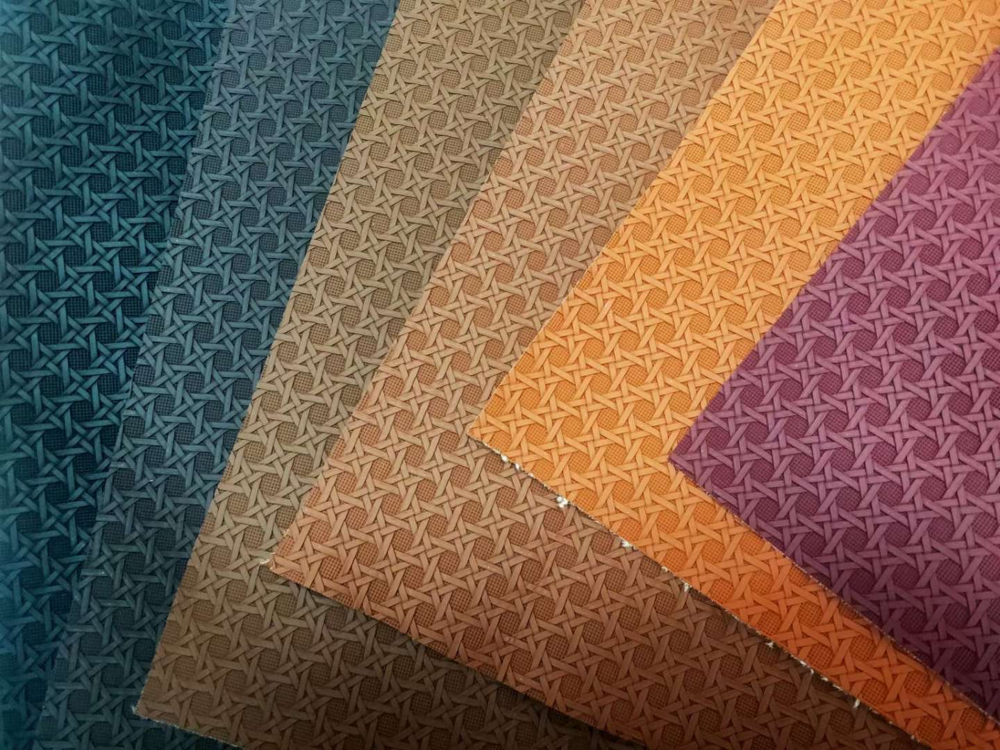 PVC artificial leather, semi-PU luggage leather, shoe material leather, sofa leather 02 Application Scenario