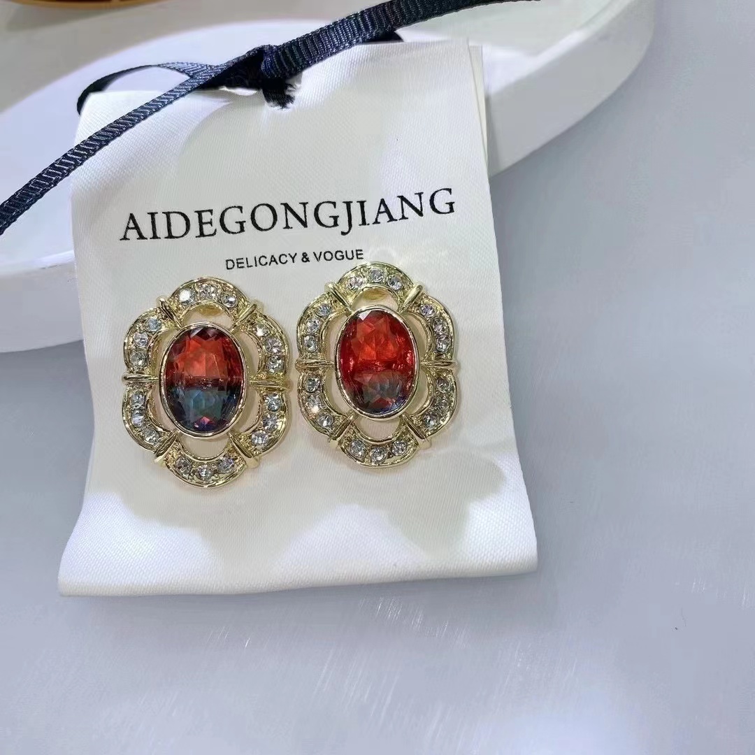 Korean Retro In The Ancient Style Playful Color Department Royal Sister Fan Characteristic Temperament Earrings Fate Season