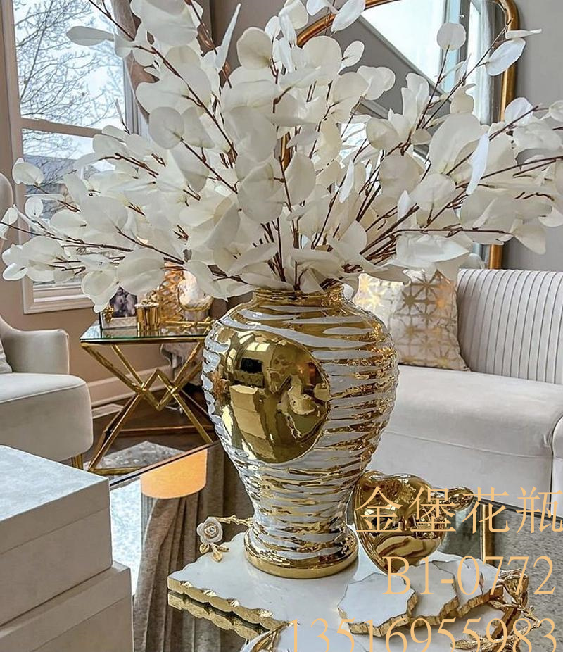 Ceramic electroplated gold fringe General jar home decoration General bottle crafts decoration soft entryway decoration vase Golden Castle vase Application Scenario