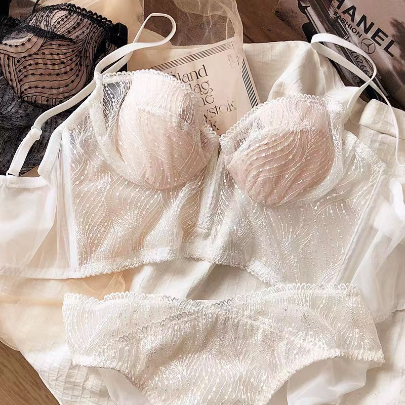 Dreamy red and pink lace hollowed-out French lingerie for women, ultra-thin cartilage large chest, looking small and sexy, upper support bra Item Picture