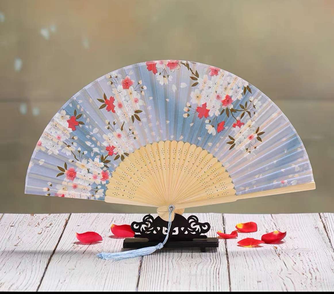 6-inch delicate real silk folding fan Women's real silk folding fan National Style folding fan Japanese style summer Hanfu cheongsam kimono matching hand-held folding fan boutique folding fan dance folding fan full figure