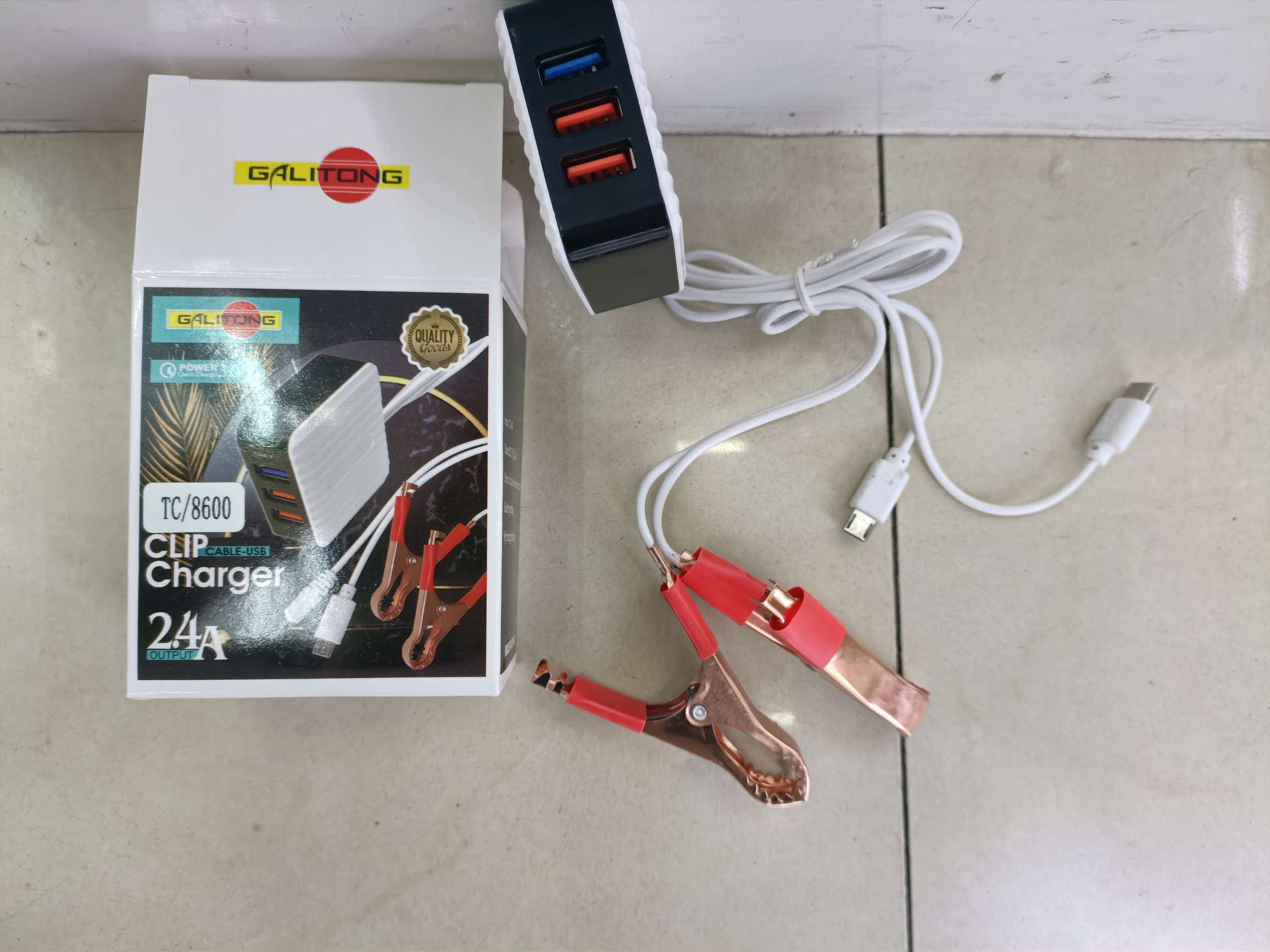 Square 3USB double red clip mobile phone charger clip charging
