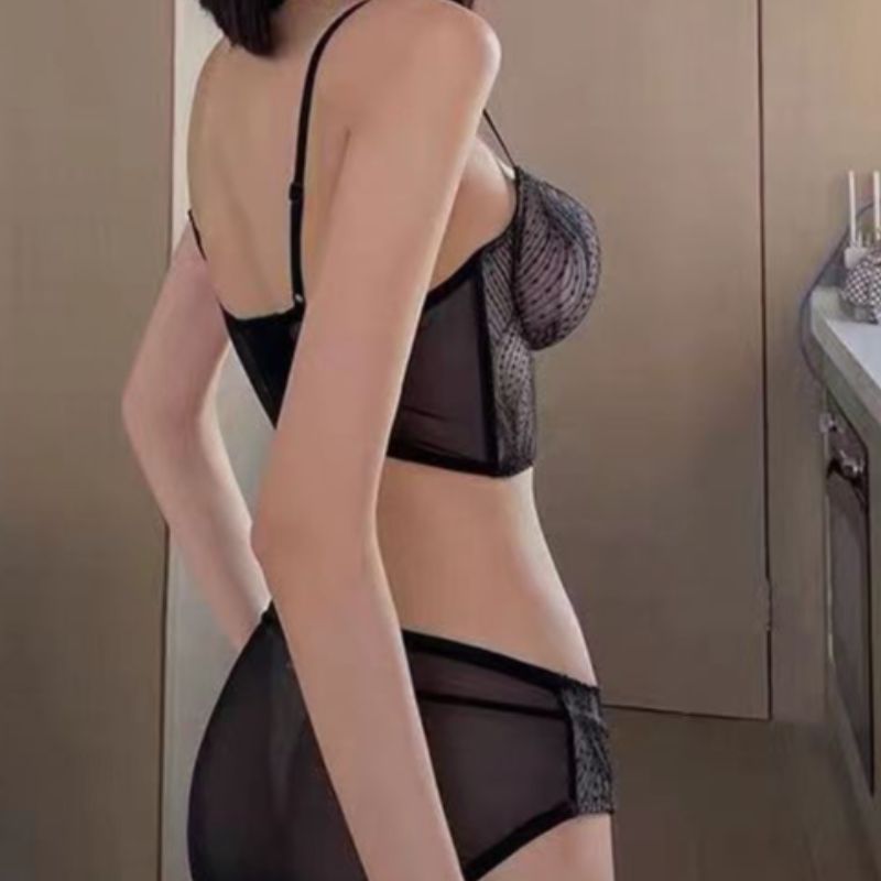 Dreamy red and pink lace hollowed-out French lingerie for women, ultra-thin cartilage large chest, looking small and sexy, upper support bra details Picture