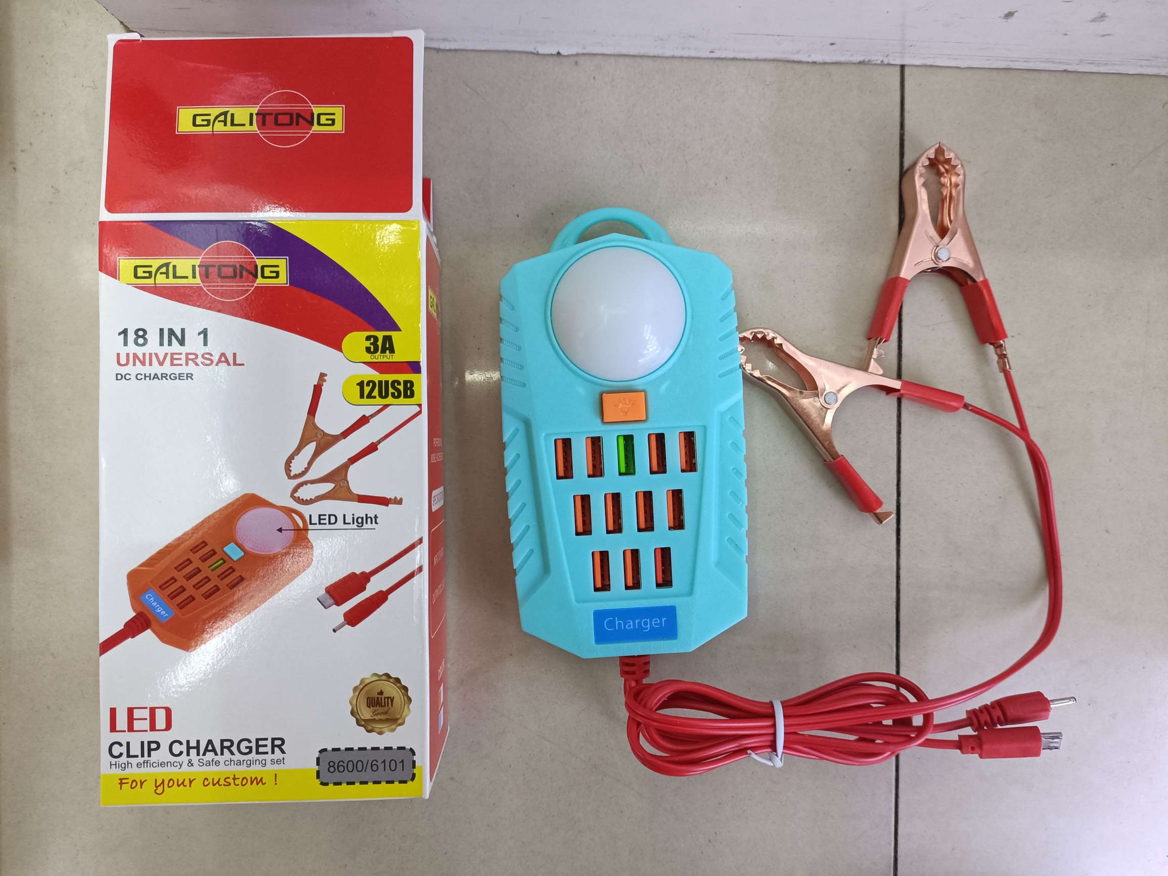 12USB 18-in-1 charger with LED light double red clip