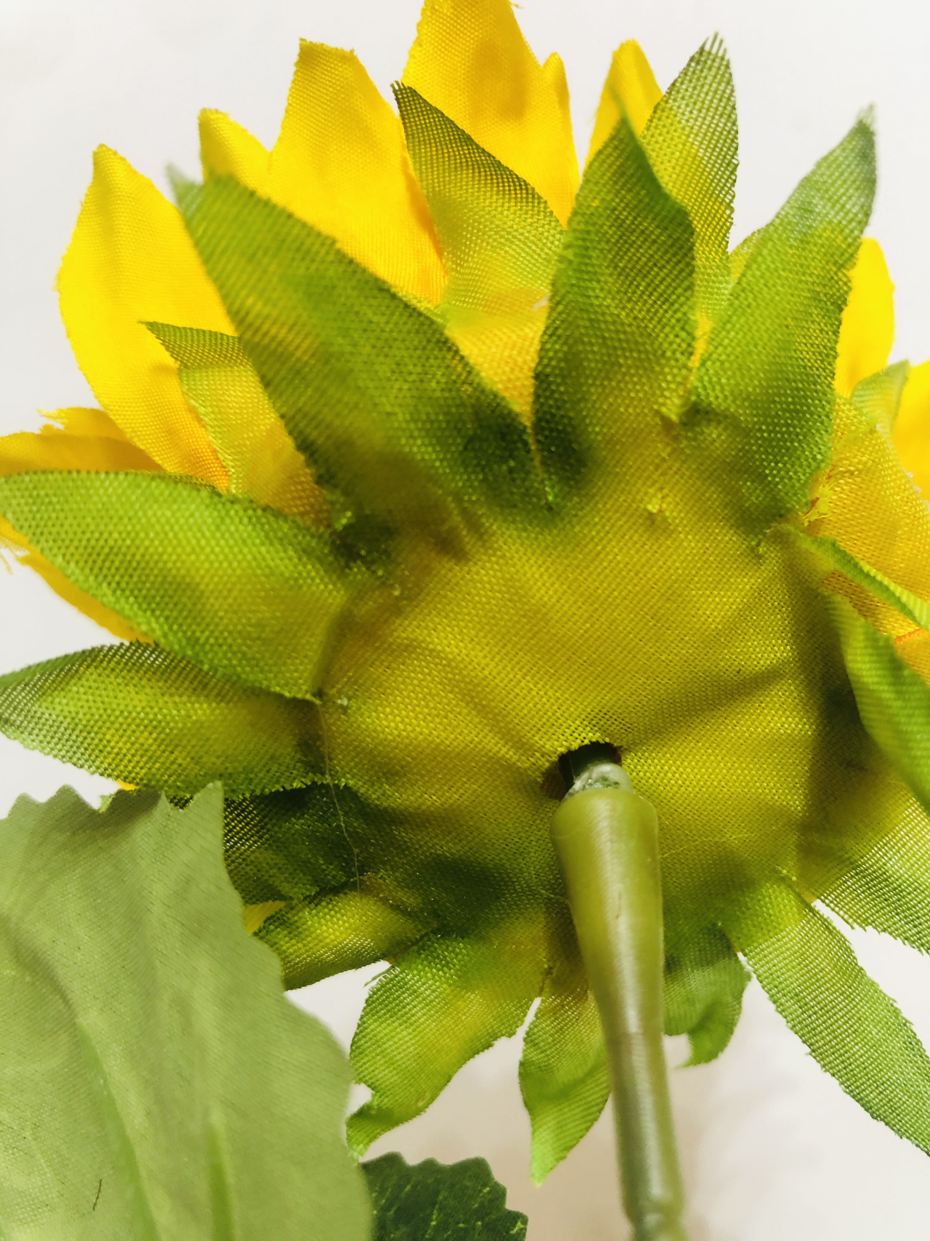 Home Decoration False Flower Rose Single Thin Pole Sun Flower Silk Cloth Table Table Table Small Fresh Sunflower Living Room Table Decoration Simulation False Flower Project Decoration Sunflower Flower Wall Props Shooting Small Decoration Rural Wind False Flower Application Scenario