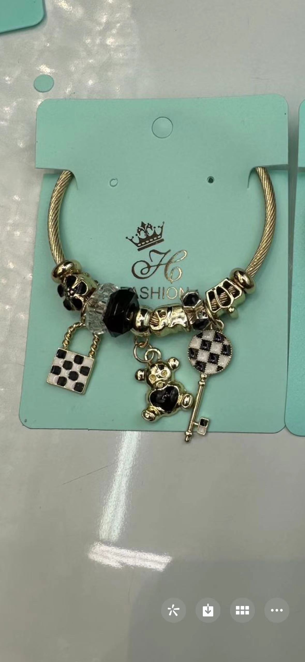 "Artistic accessories" describe pic - 8