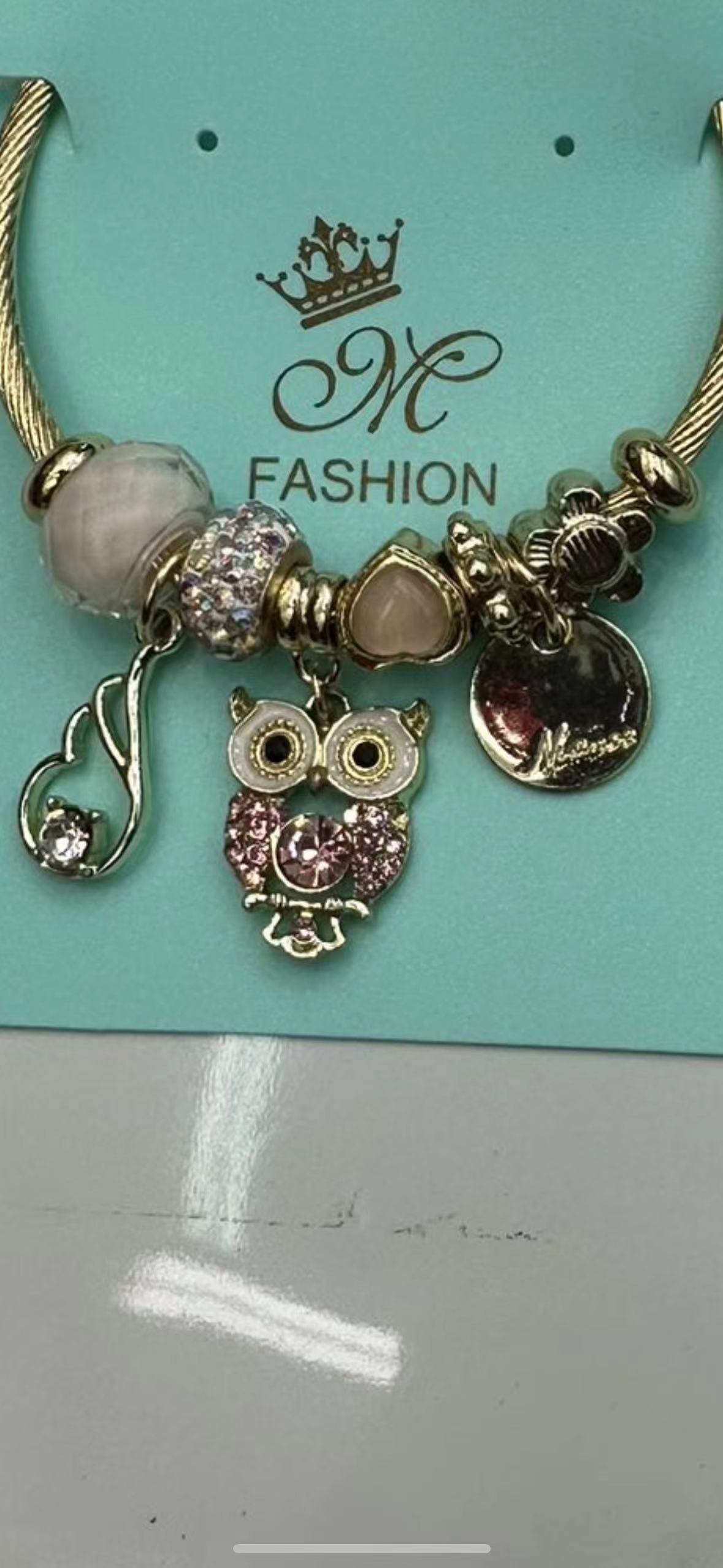 "Artistic accessories" describe pic - 7