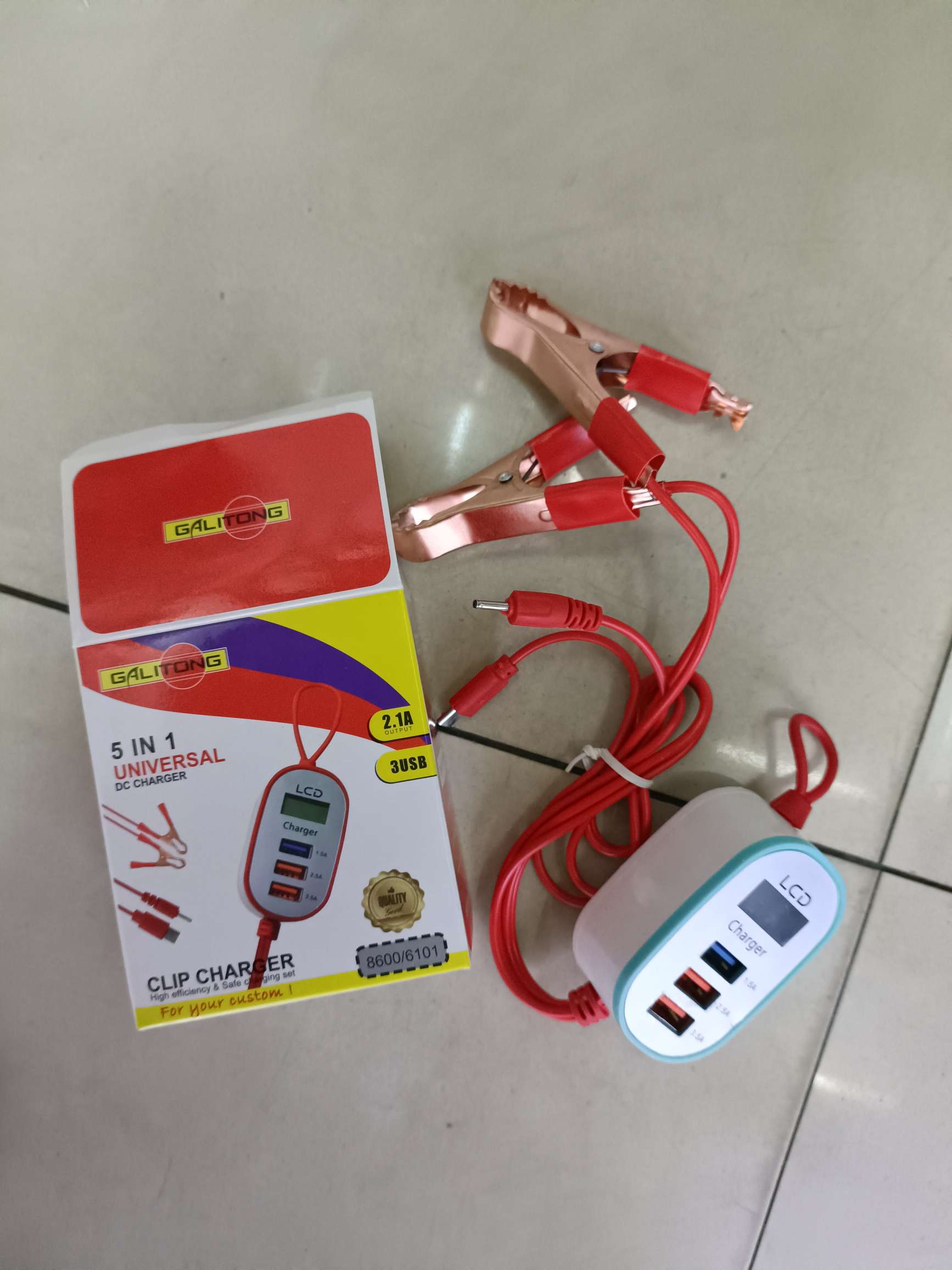 3USB with display screen five with a pair of red clip charger