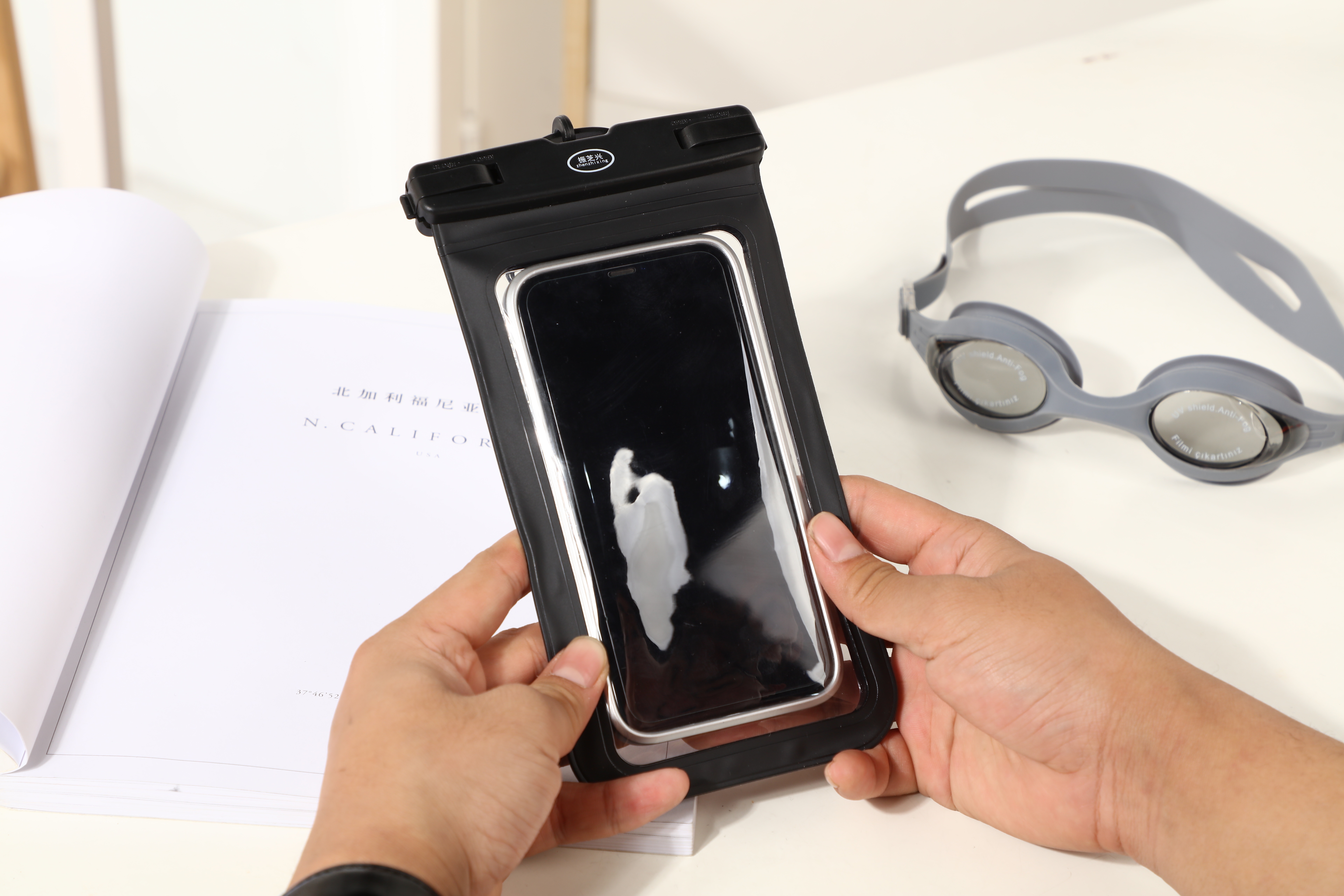 Mobile Phone Waterproof Bag Touch Screen Swimming Bath Hot Springs Diving Equipment Artefact Air Bag Sealed Dust Takeout Mobile Phone Case Application Scenario