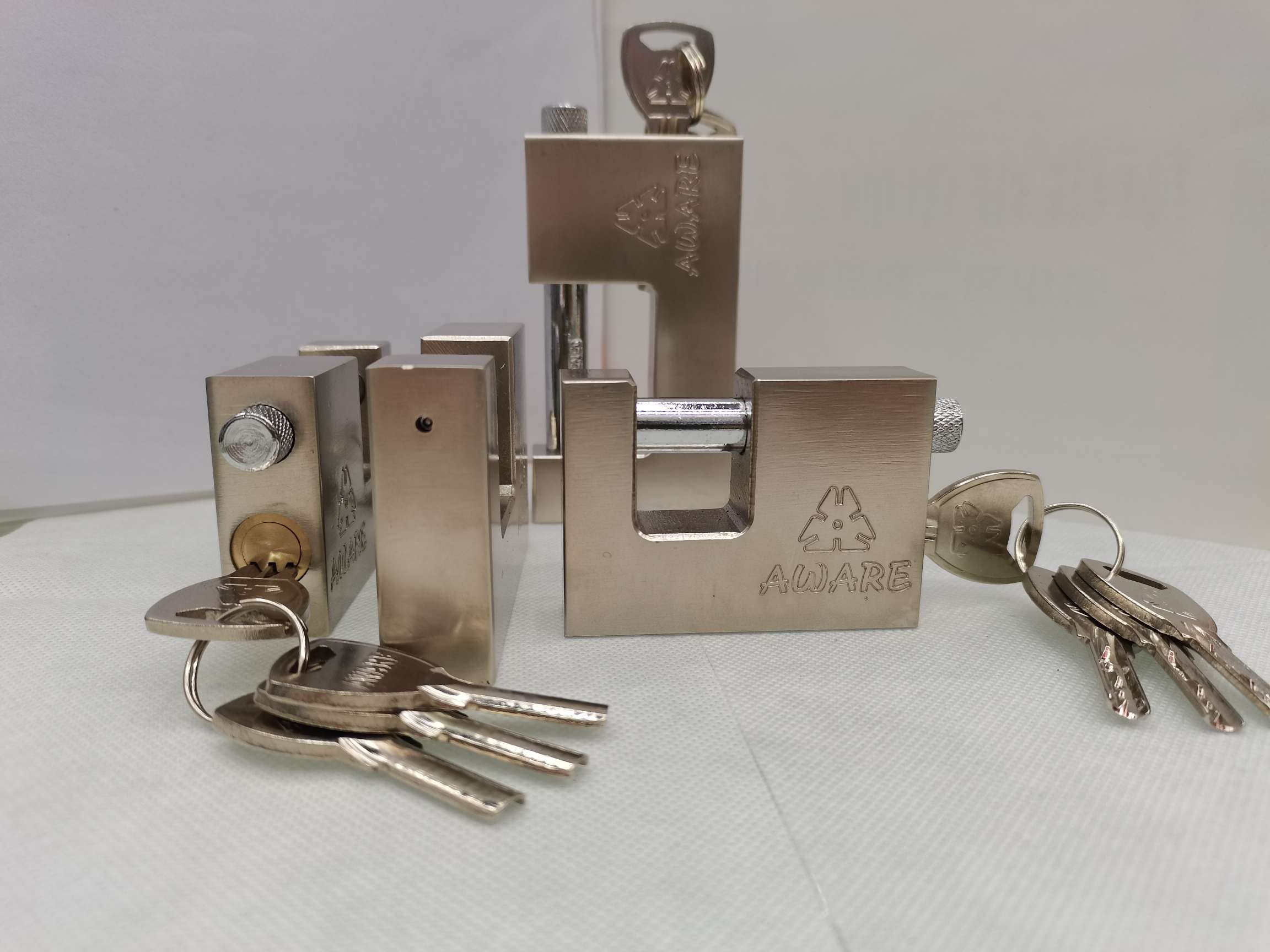 Golden atomic lock, brand AWARE, atomic key, iron lock body, 60mm, 70mm, 80mm. 90mm. 100mm Item Picture
