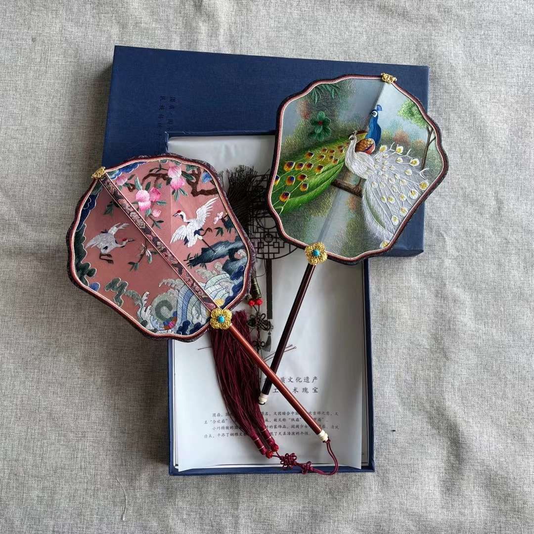 Double-Sided Embroidery Of Song Brocade Palace Fan Suzhou Hand-Made Double-Sided Embroidered Palace Fan With Warped Head And Red Wood Handle Palace Fan Embroidery Treasures Palace Fan Intangible Cultural Palace Fan Art Treasure Gift Ornaments Item Picture