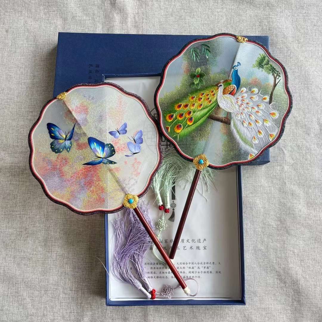 Double-Sided Embroidery Of Song Brocade Palace Fan Suzhou Hand-Made Double-Sided Embroidered Palace Fan With Warped Head And Red Wood Handle Palace Fan Embroidery Treasures Palace Fan Intangible Cultural Palace Fan Art Treasure Gift Ornaments Item Picture