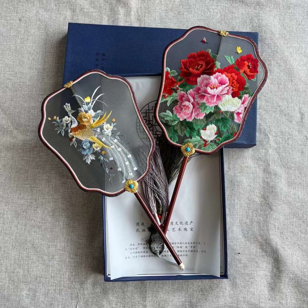 Double-Sided Embroidery Of Song Brocade Palace Fan Suzhou Hand-Made Double-Sided Embroidered Palace Fan With Warped Head And Red Wood Handle Palace Fan Embroidery Treasures Palace Fan Intangible Cultural Palace Fan Art Treasure Gift Ornaments details Picture