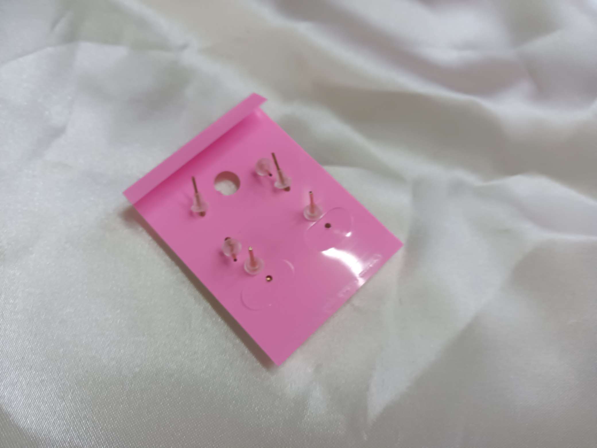 Exquisite Maple Leaf 🍁 Small Stud Earrings Item Picture