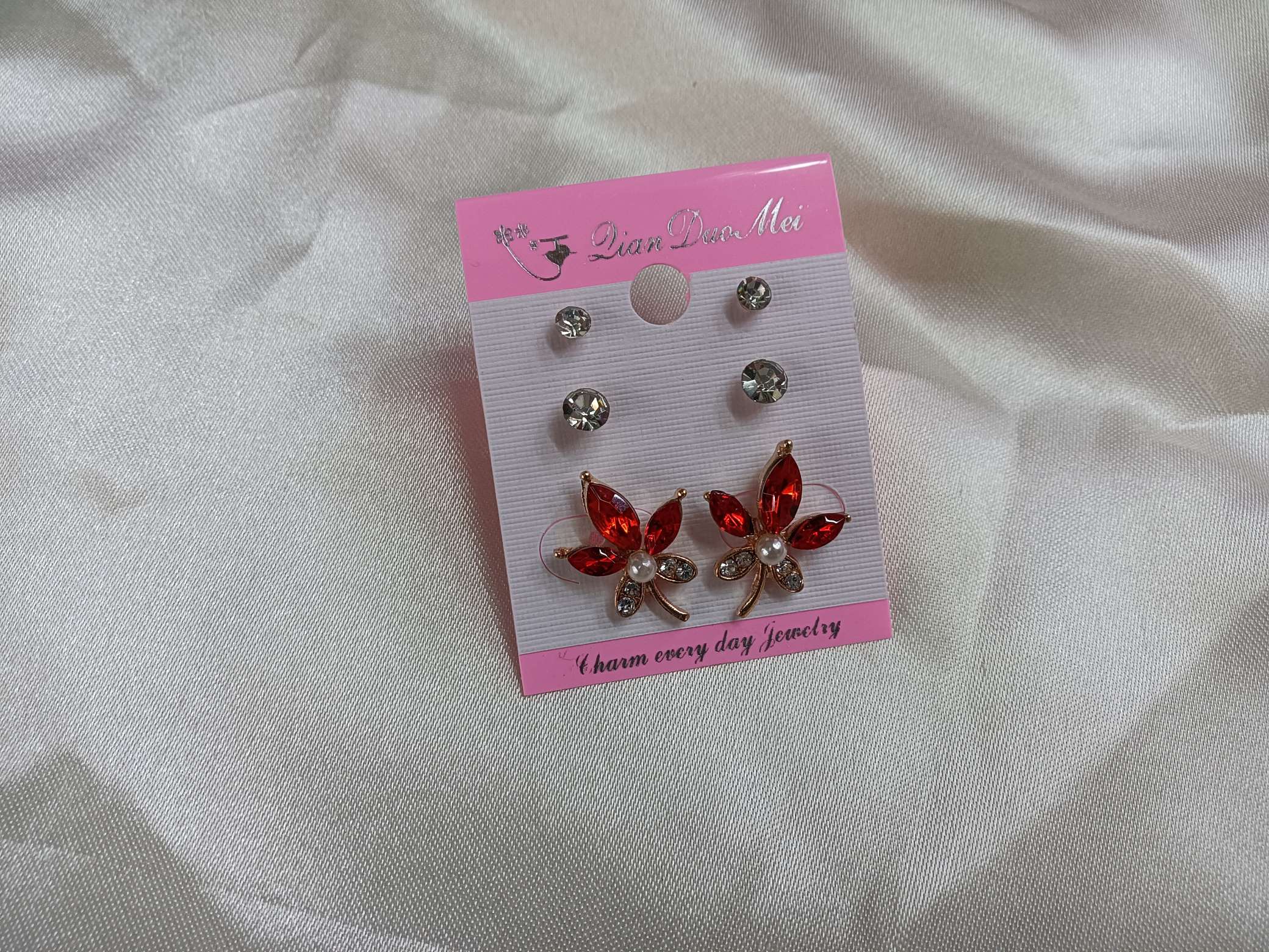 Exquisite Maple Leaf 🍁 Small Stud Earrings Application Scenario