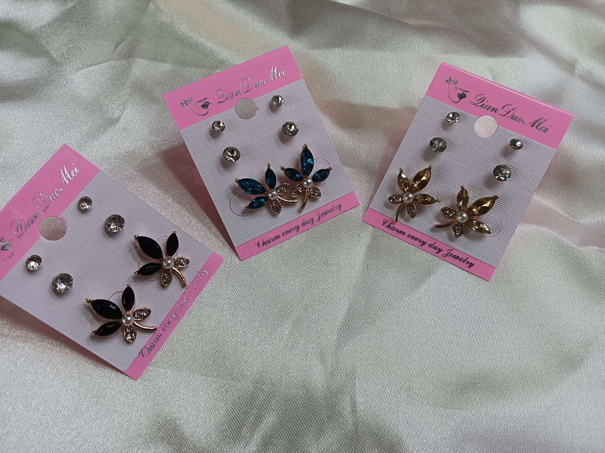 Exquisite Maple Leaf 🍁 Small Stud Earrings Specification drawing