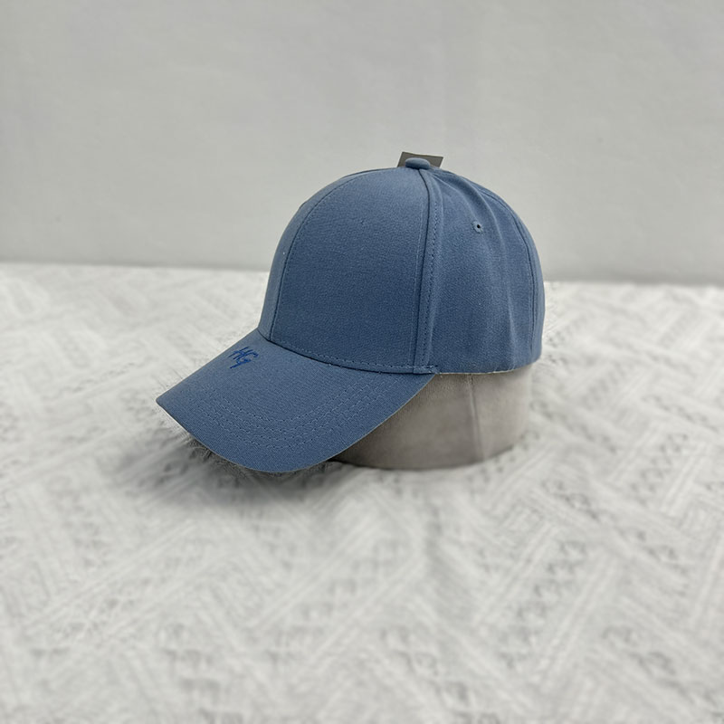 Dome-shaped big-headed baseball cap, versatile for women to show off their faces, small wide-brimmed baseball cap, solid color summer hat, sun protection for couples Application Scenario