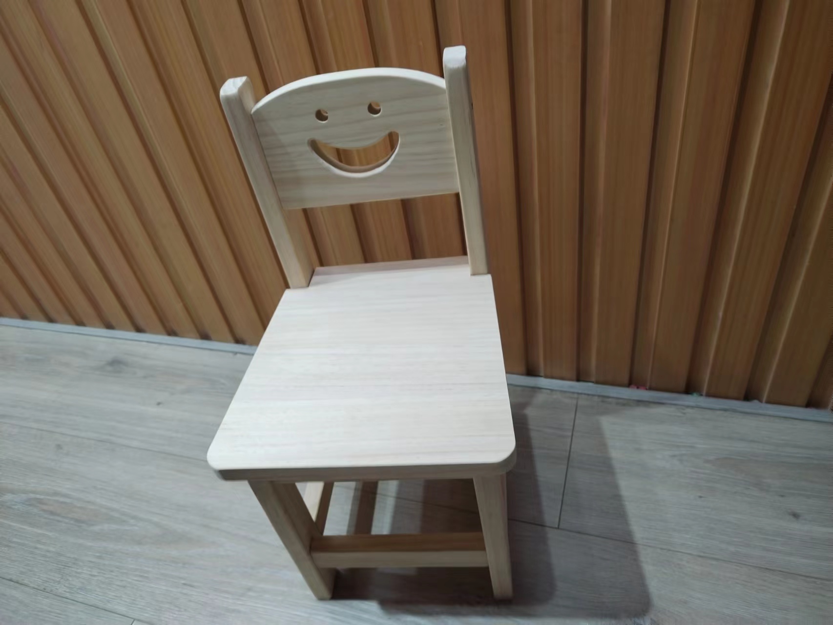 Original Wood Color Kindergarten Solid Wood Children's Small Stool Home Desk Baby Learning Bench Oak Chair Classic Baby Stool Back Stool Application Scenario