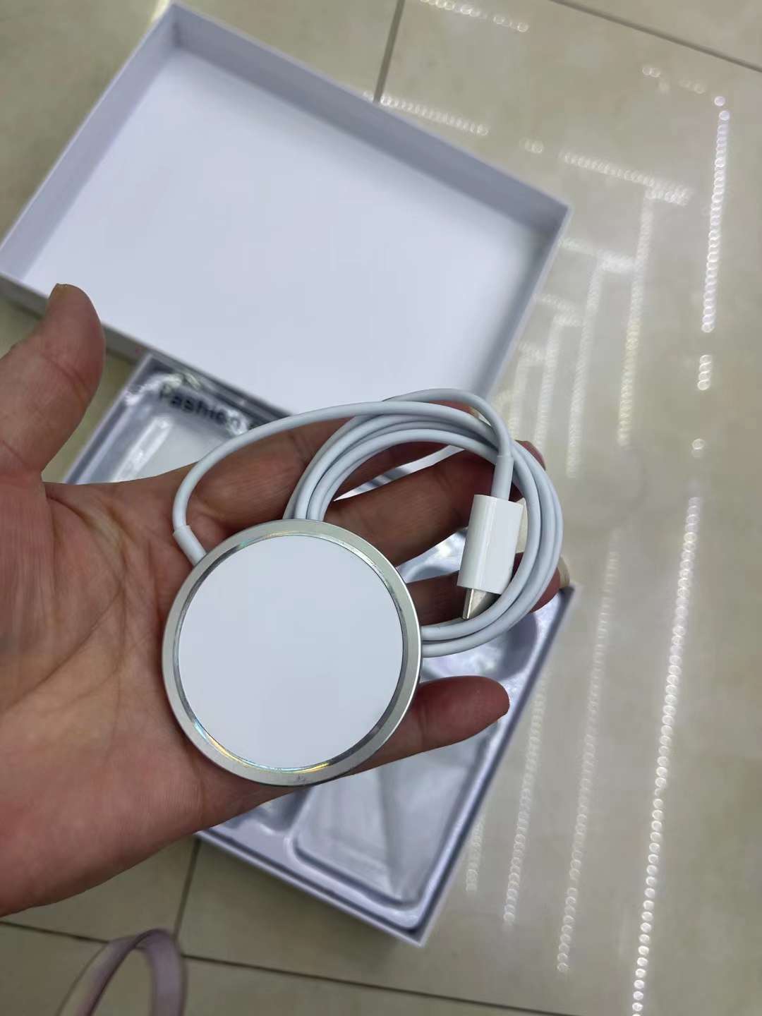 Mobile phone charging gift set 6-piece wireless charging pack, wireless charging, Bluetooth headset, charging head, data cable, magnetic phone case Application Scenario