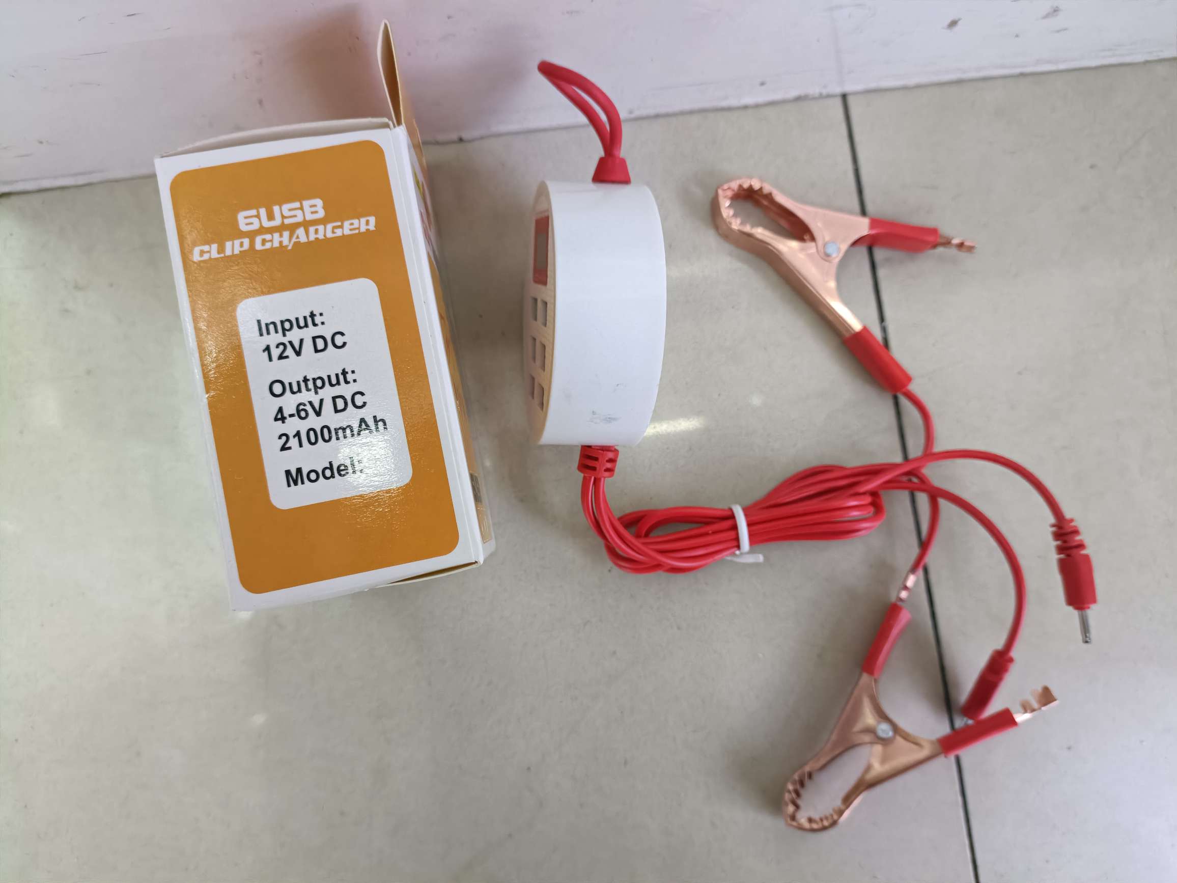 6USB mobile phone charger with dual red clip clip with display screen details Picture