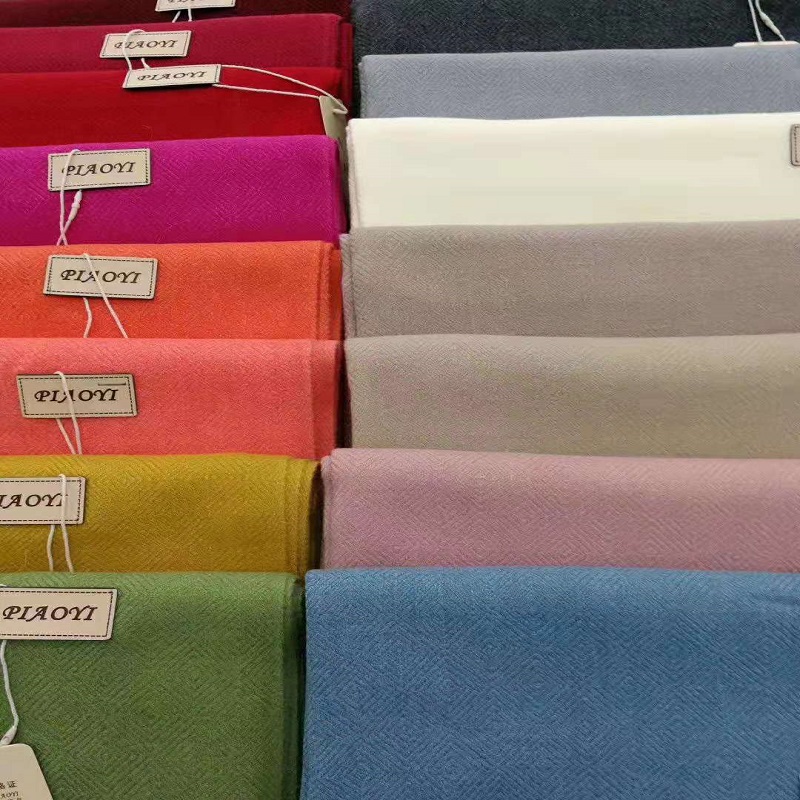 Solid-color cashmere scarf