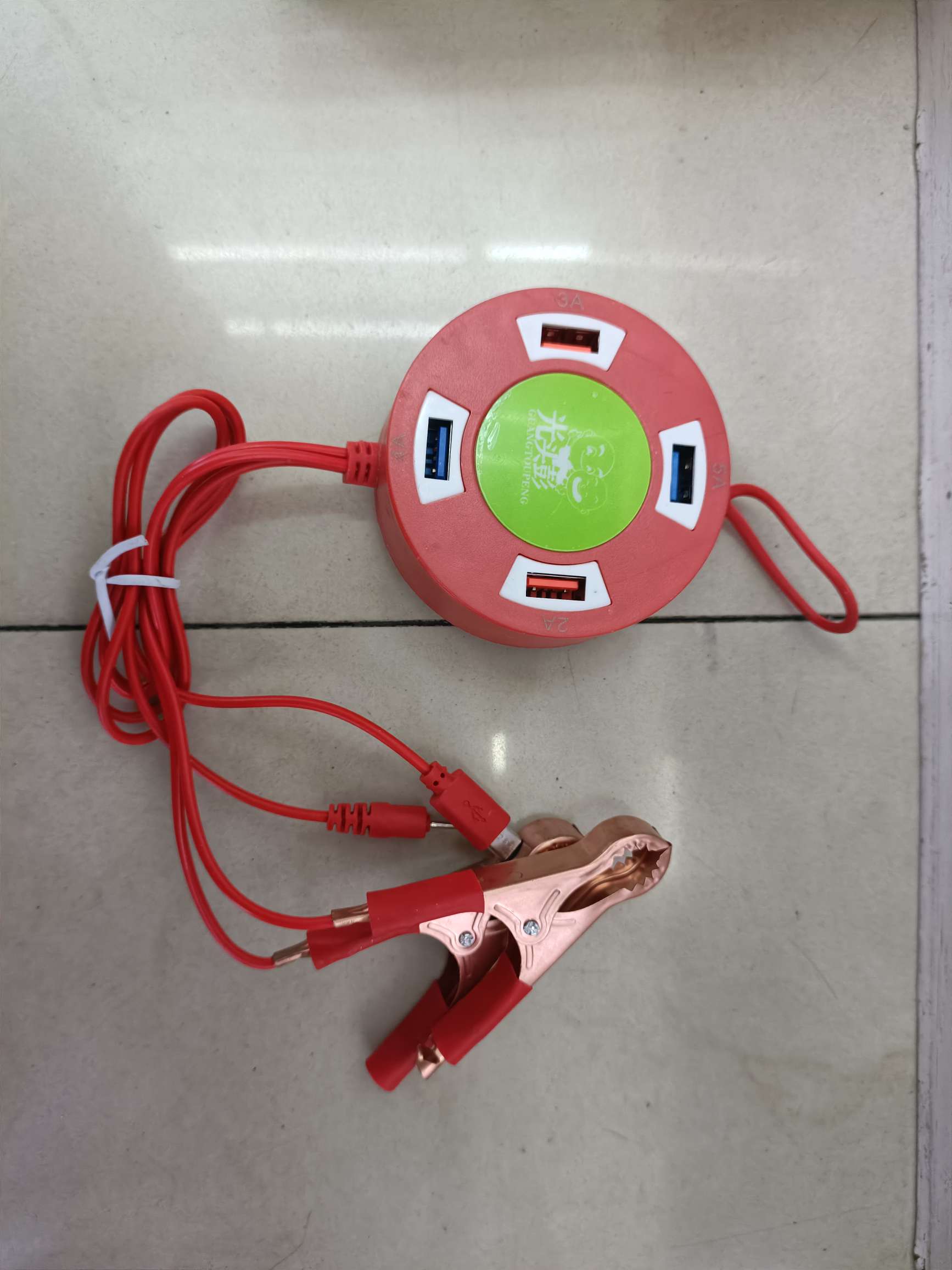 4USB double red clip charger Application Scenario