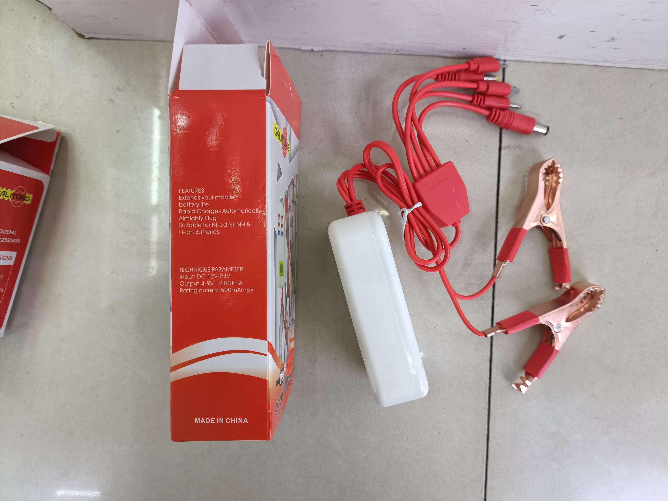 6USB with display screen double red clip one drag five-wire clip charger details Picture