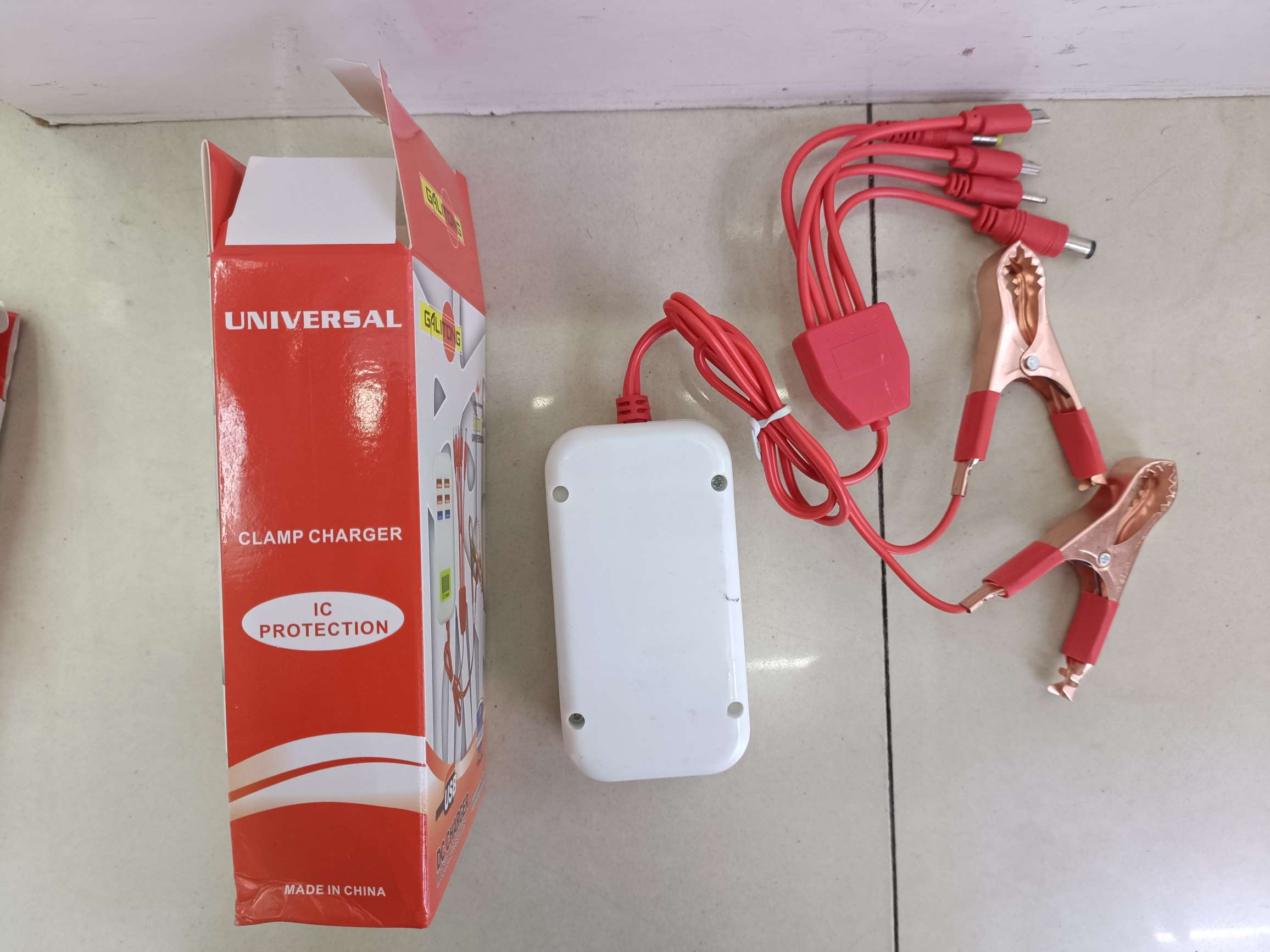 6USB with display screen double red clip one drag five-wire clip charger Specification drawing