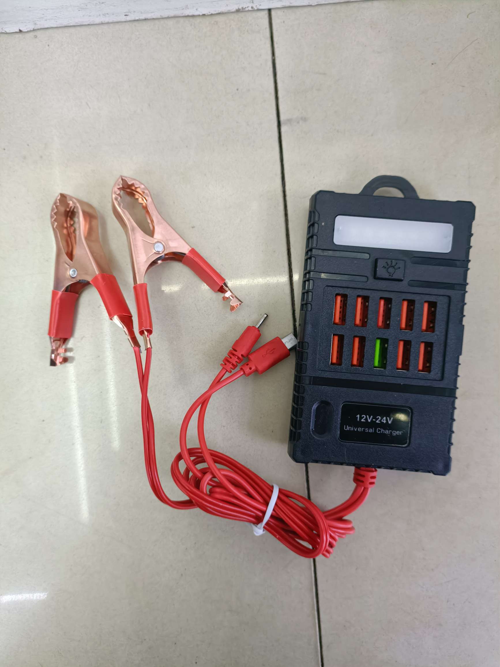 10USB with LED light double red clip one tow two-wire clip charger Application Scenario