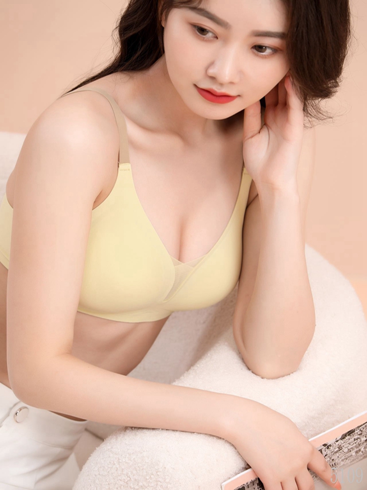 Dreamy red and pink lingerie, a slim and light sporty bra that gathers the small breasts, is breathable, comfortable and seamless pic 10