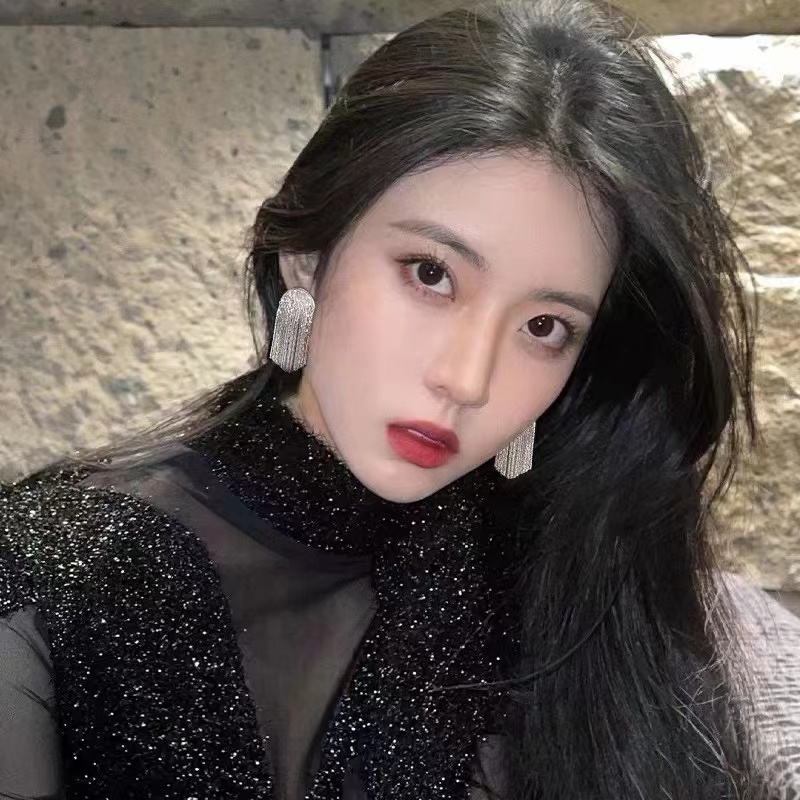 Korean Retro Atmosphere Hepburn Element Metal Fringe Characteristic Temperament Earrings Predestination Season Specification drawing