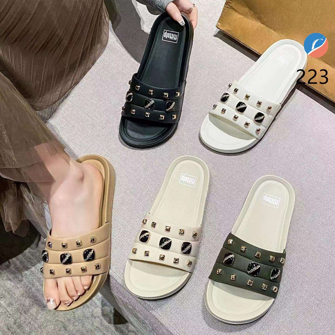 Flip-flops women wear thick bottom wedges with 2023 fashion network red can wet water flip-flops Instagram fashion sandals
