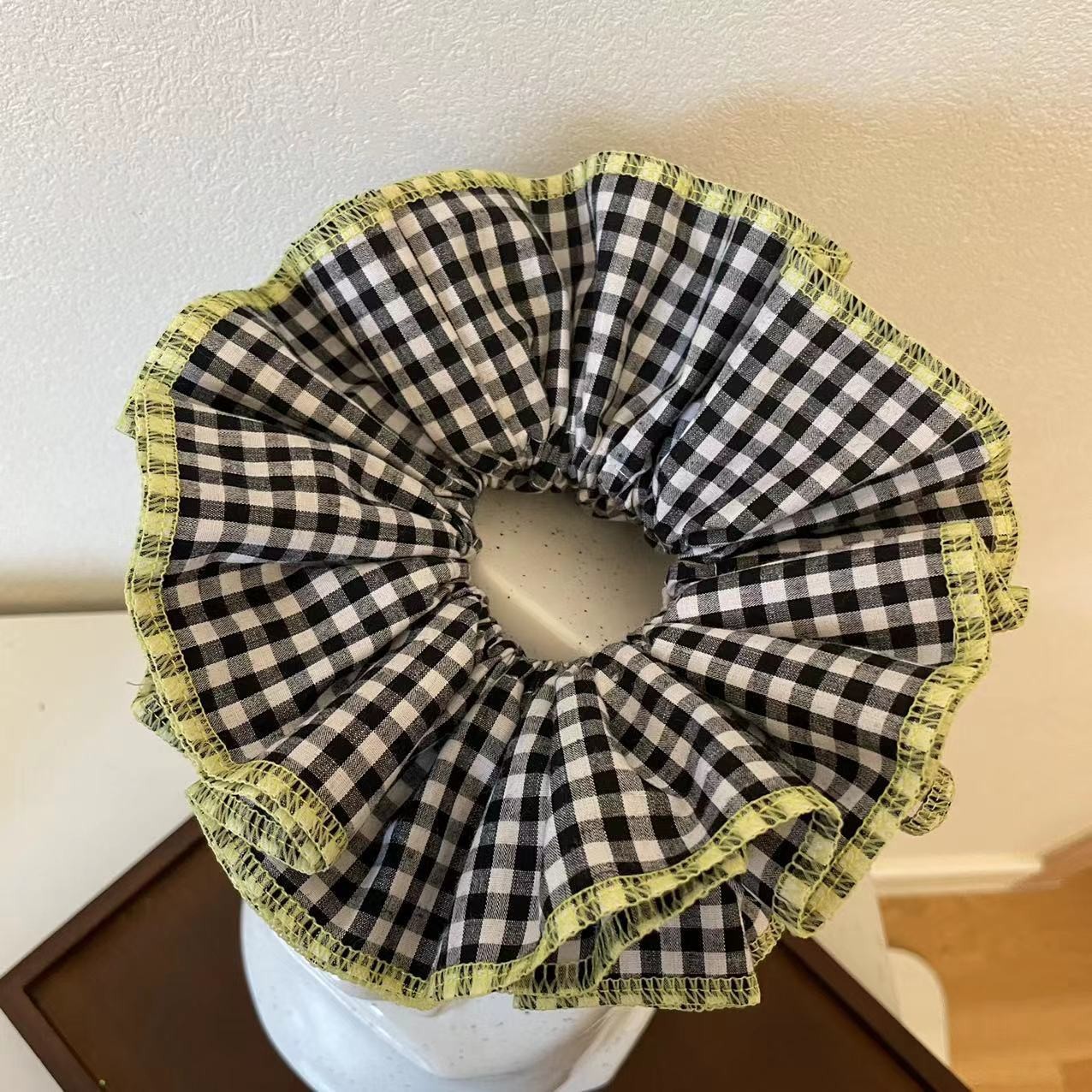 Beautiful Niche Design Double Plaid Lace Scrunchie Handmade Girl Ins Style Lace Oversized Bowel Scrunchie Application Scenario