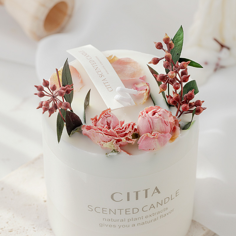Scented Candle Gift Box Handmade Soy Wax Essential Oil Fragrance Dried Flower Valentine's Day Gift Set Wholesale Application Scenario