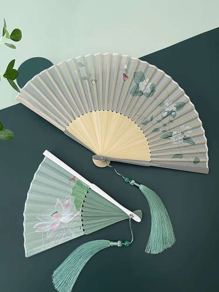 Chinese Wind Folding Fan Silk Silk Hanfu Craft Fan Ancient Style Lotus Freesia Five Golden Flower Fan Summer Gift Photography Props Folding Fan Wholesale full figure
