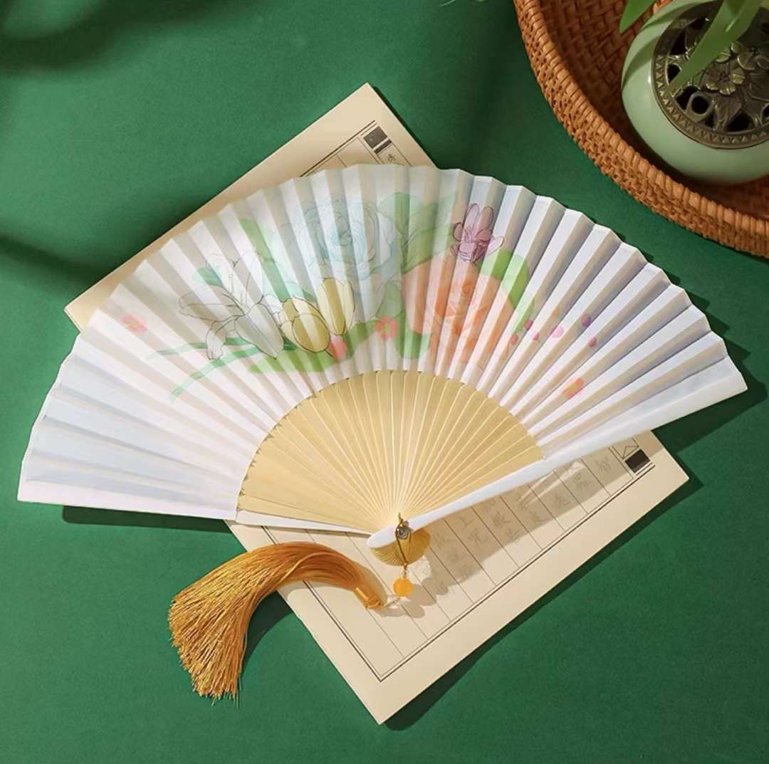 Chinese Wind Folding Fan Silk Silk Hanfu Craft Fan Ancient Style Lotus Freesia Five Golden Flower Fan Summer Gift Photography Props Folding Fan Wholesale undefined